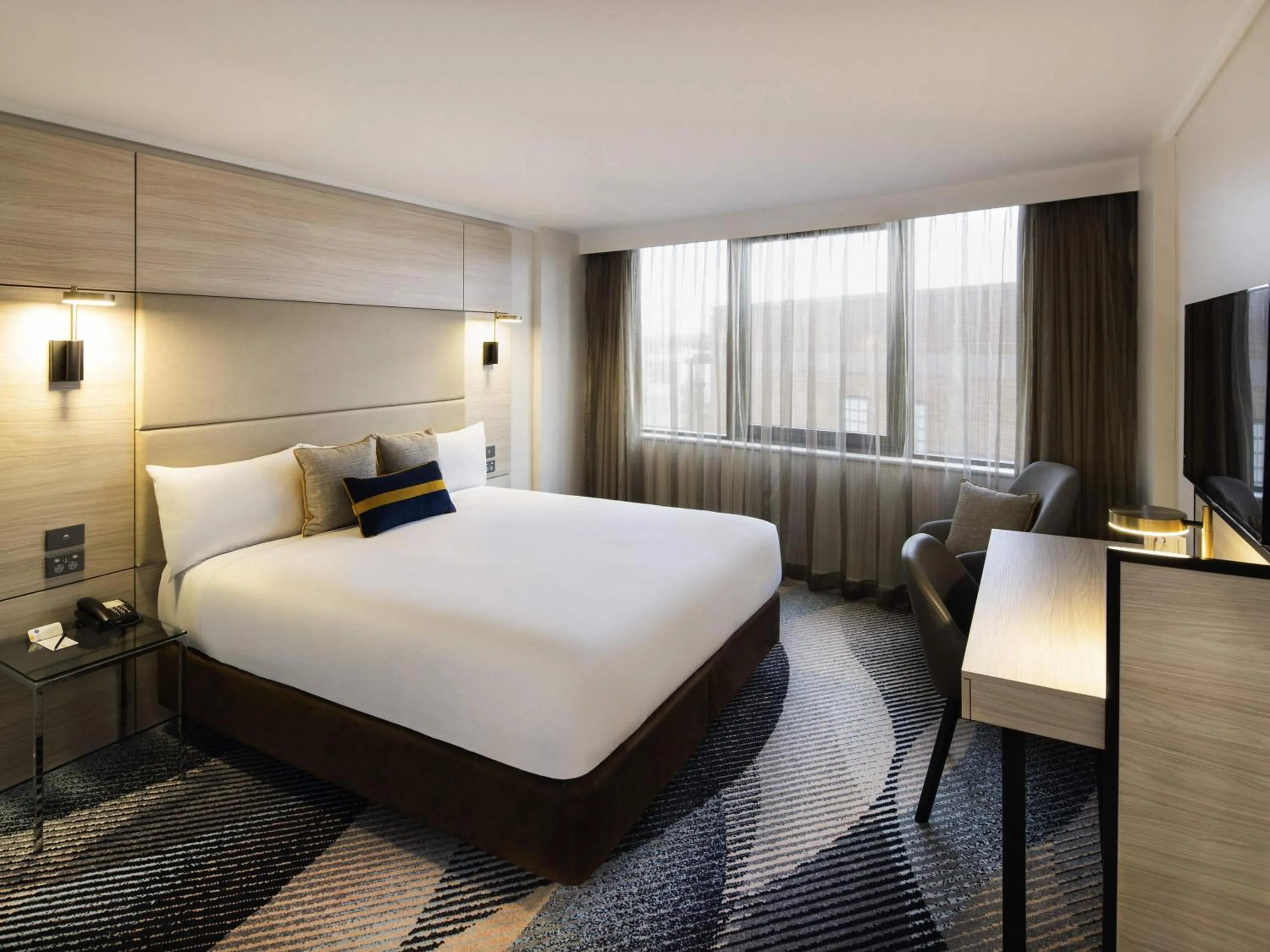 Bedroom, Bed in Novotel Sydney Parramatta