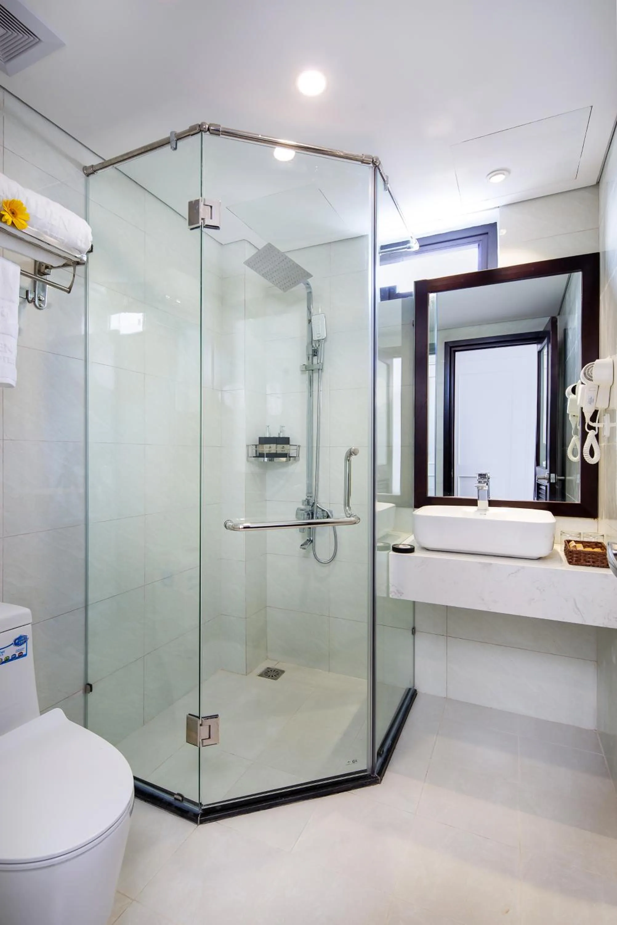 Shower in Golden Line Hotel Danang