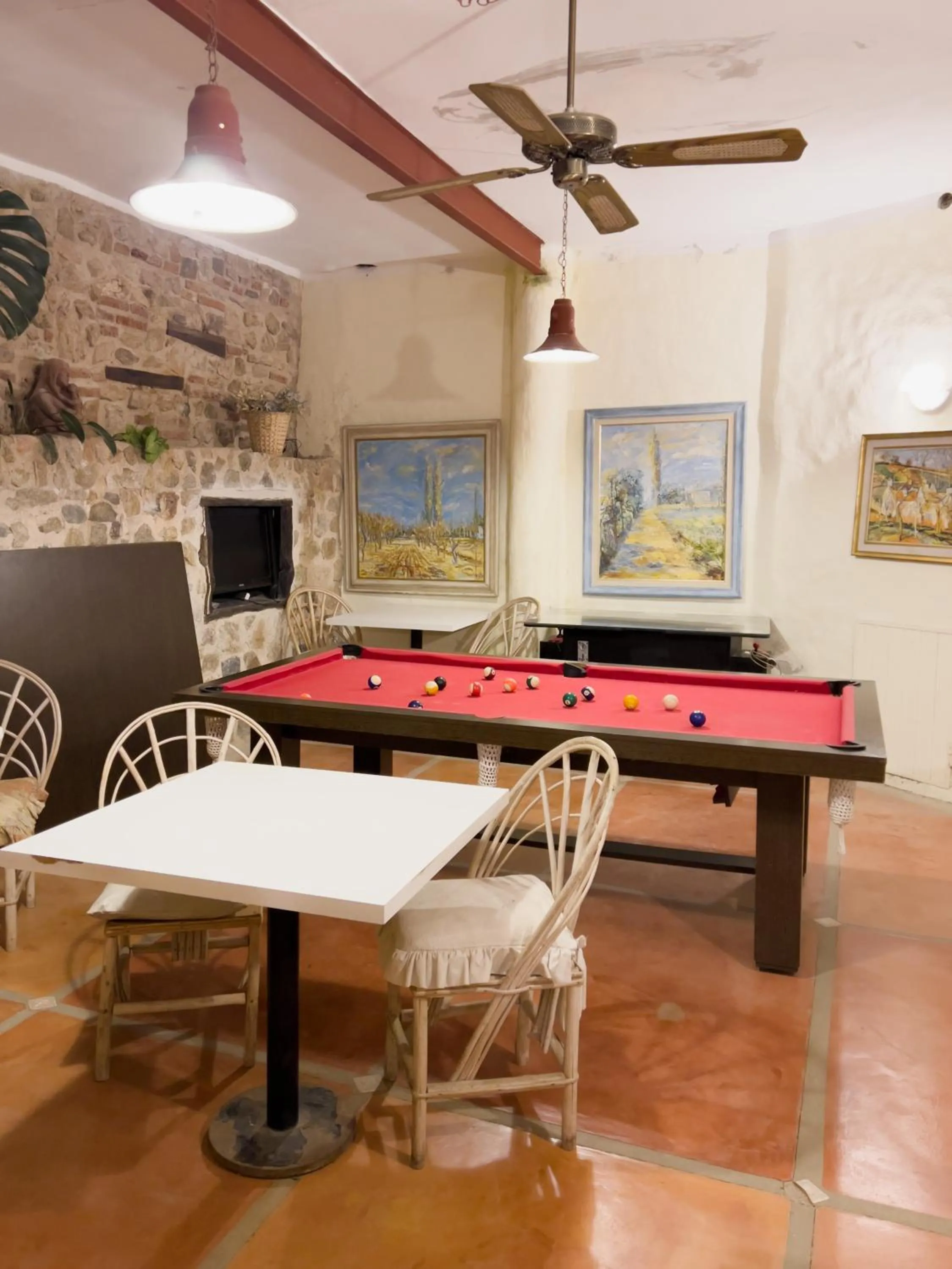 Billiard in Soles Blancos Serranita