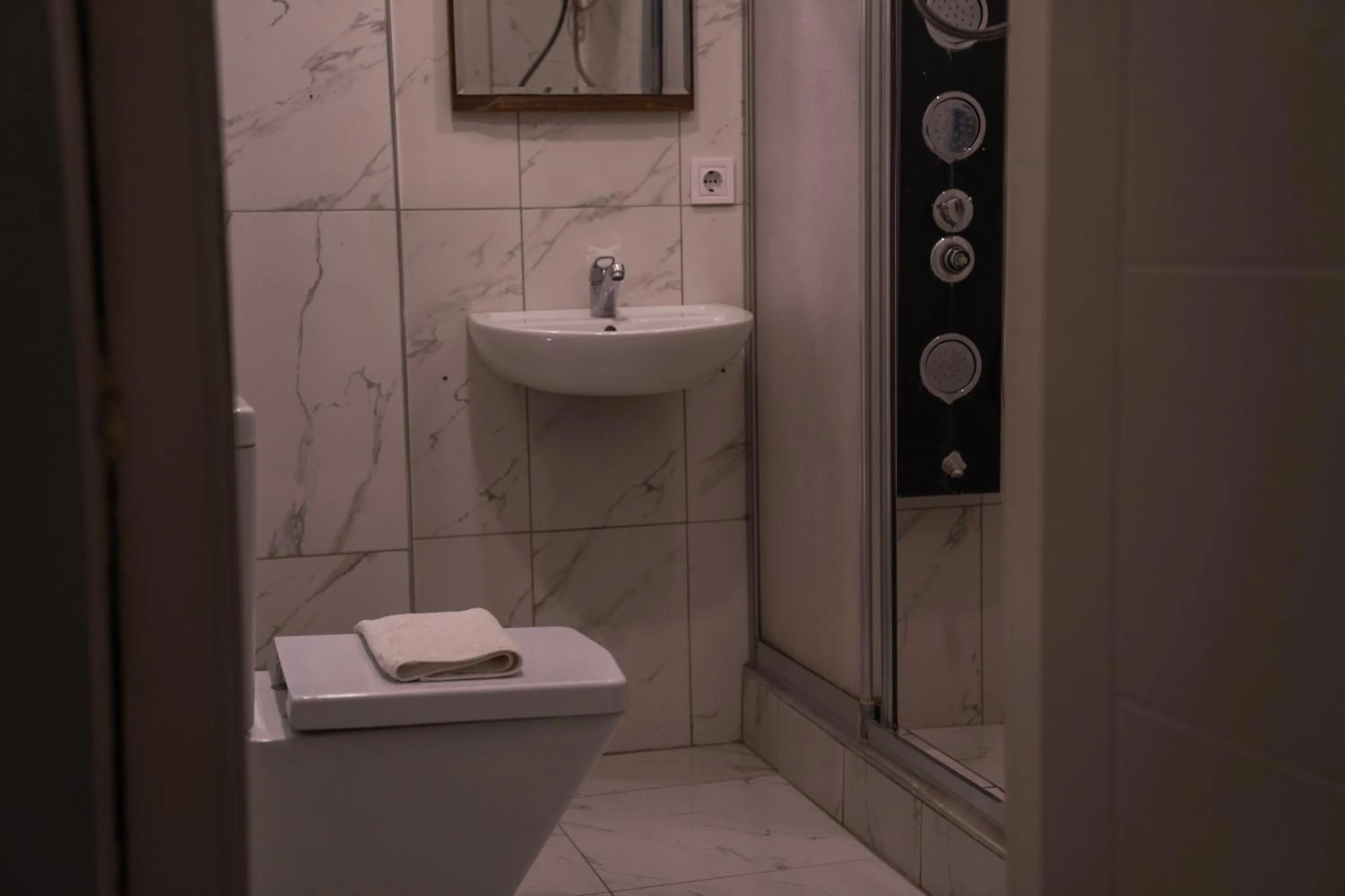 Shower in Pera İmperium Taksim