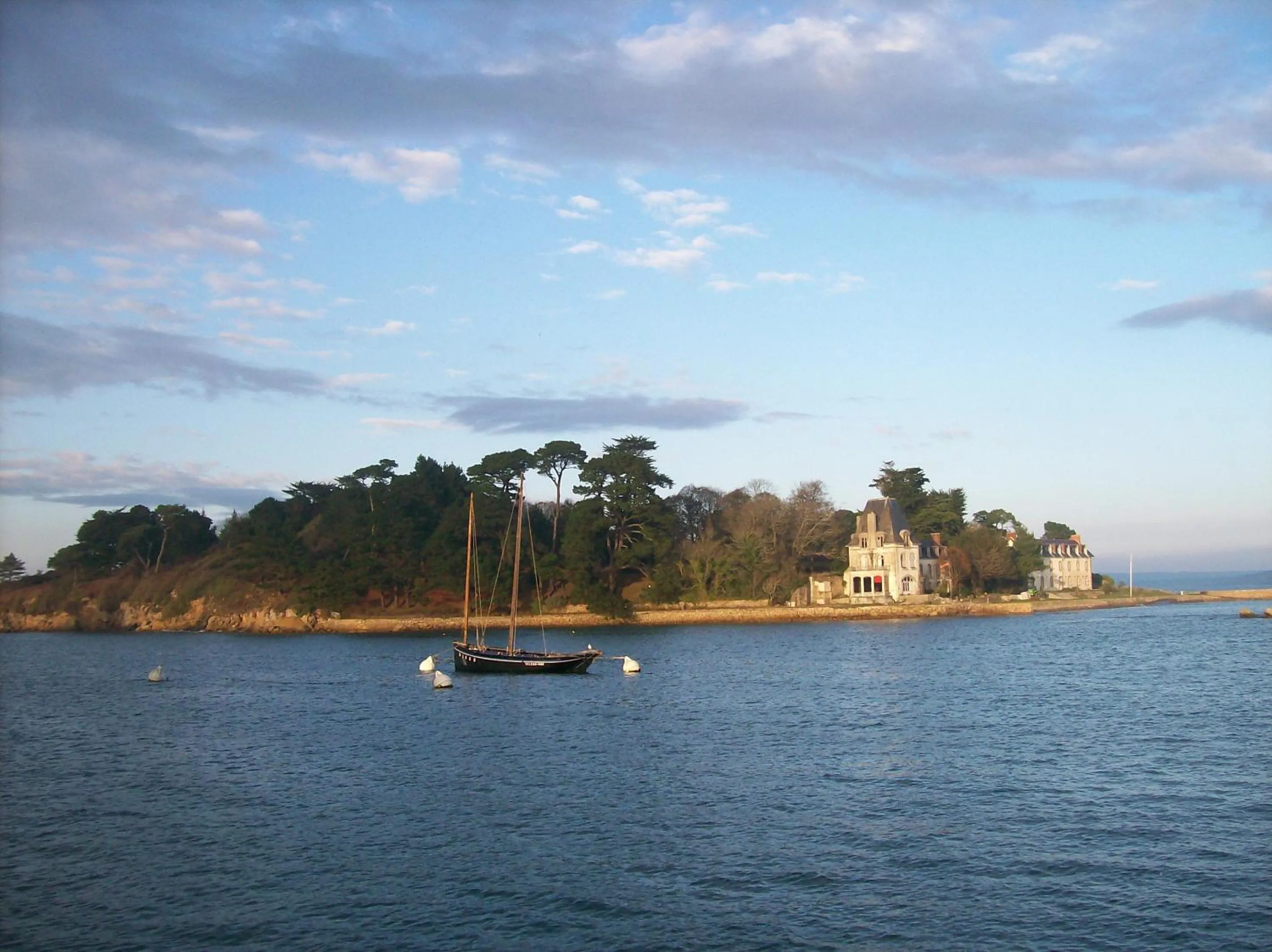 Nearby landmark in Les Terrasses du Ris