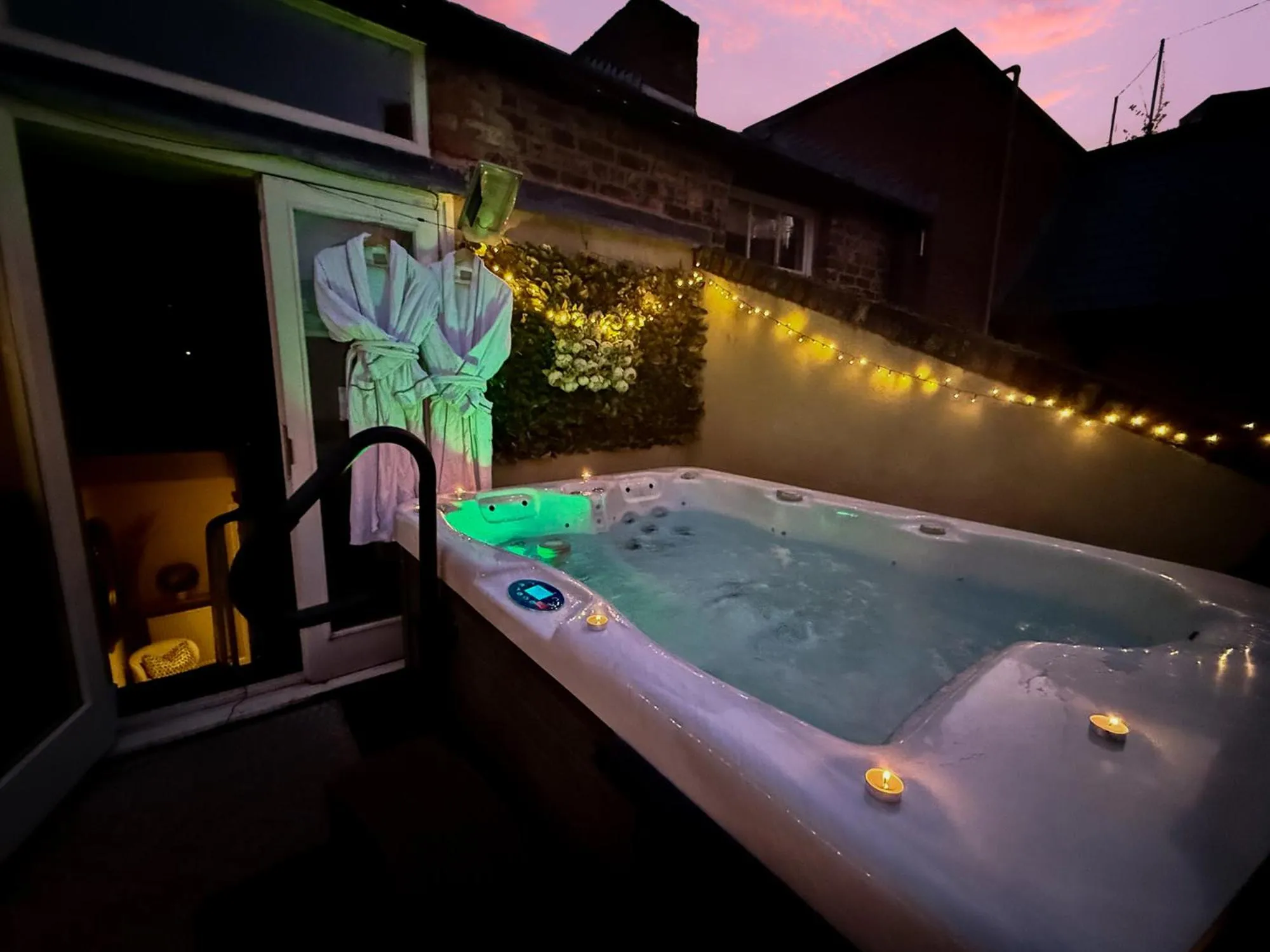 Hot Tub in Chester Apartments