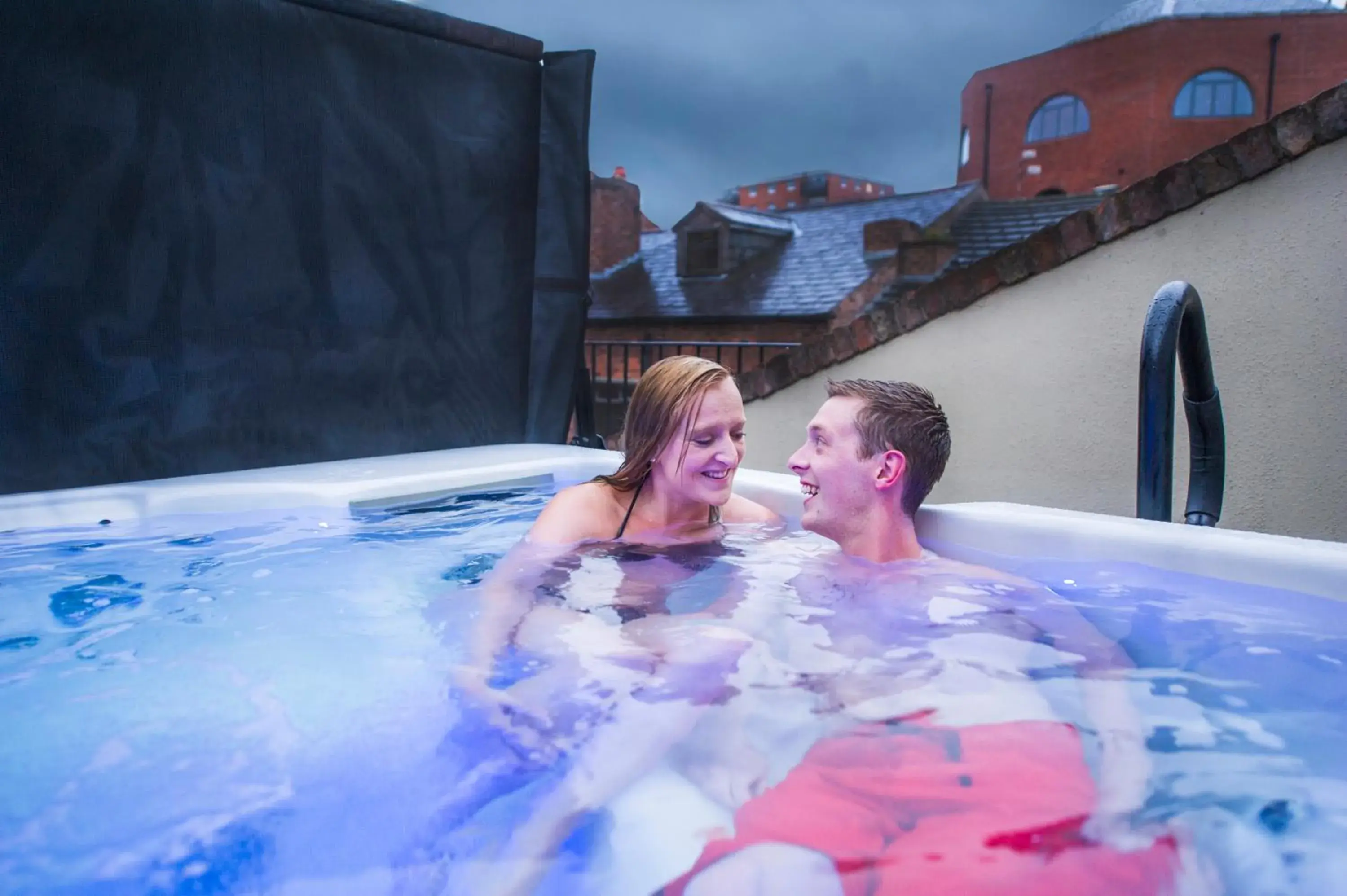 Day, Swimming Pool in Chester Apartments