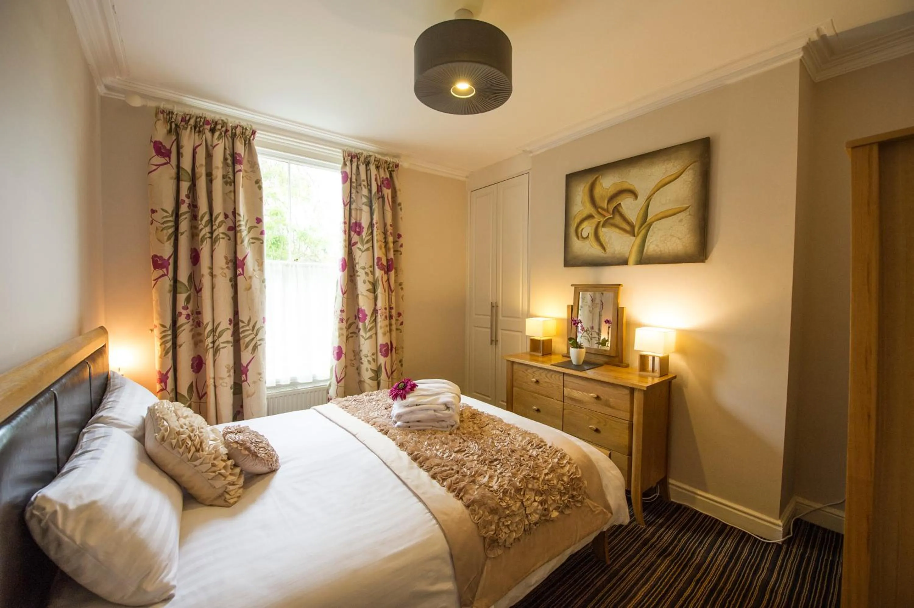 Day, Bed in Chester Apartments