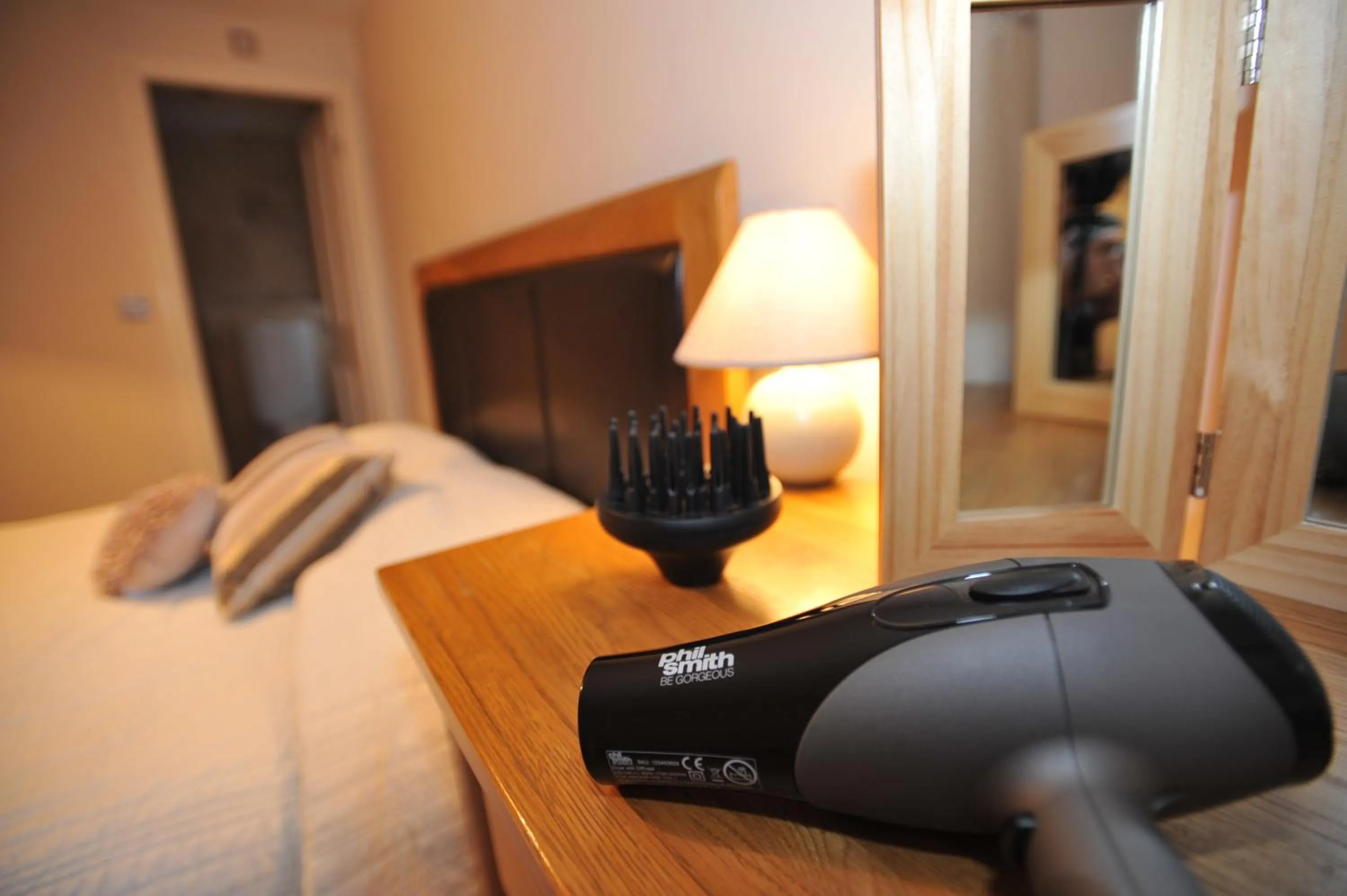 Bedroom, Bed in Chester Apartments