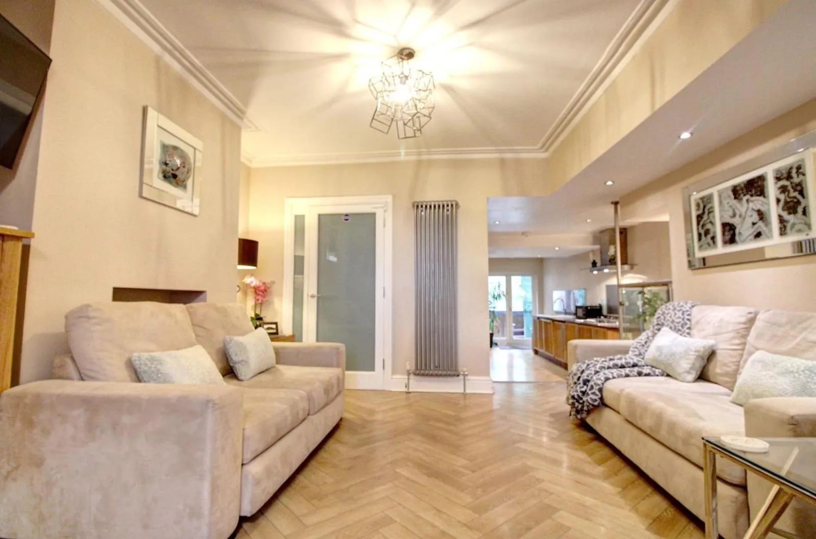 Living room in Chester Apartments