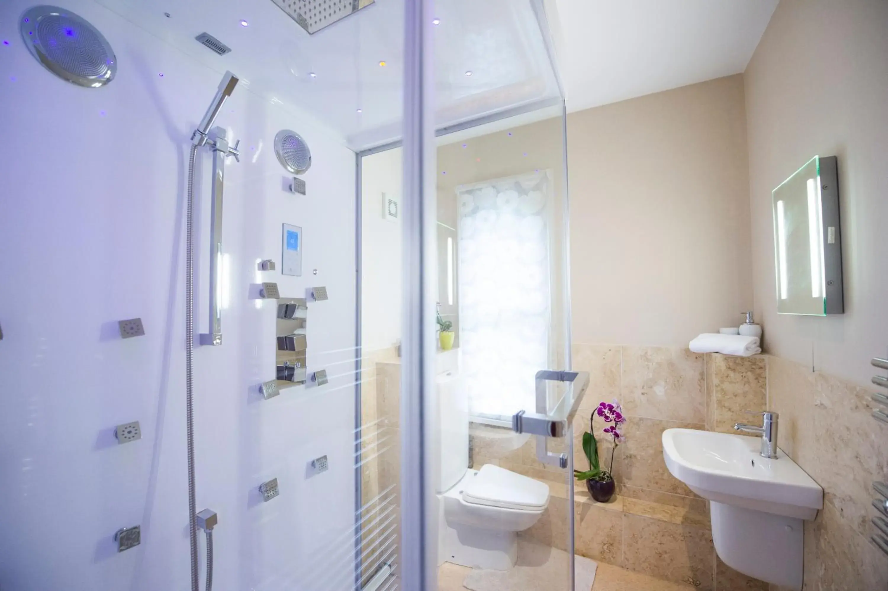 Bathroom in Chester Apartments