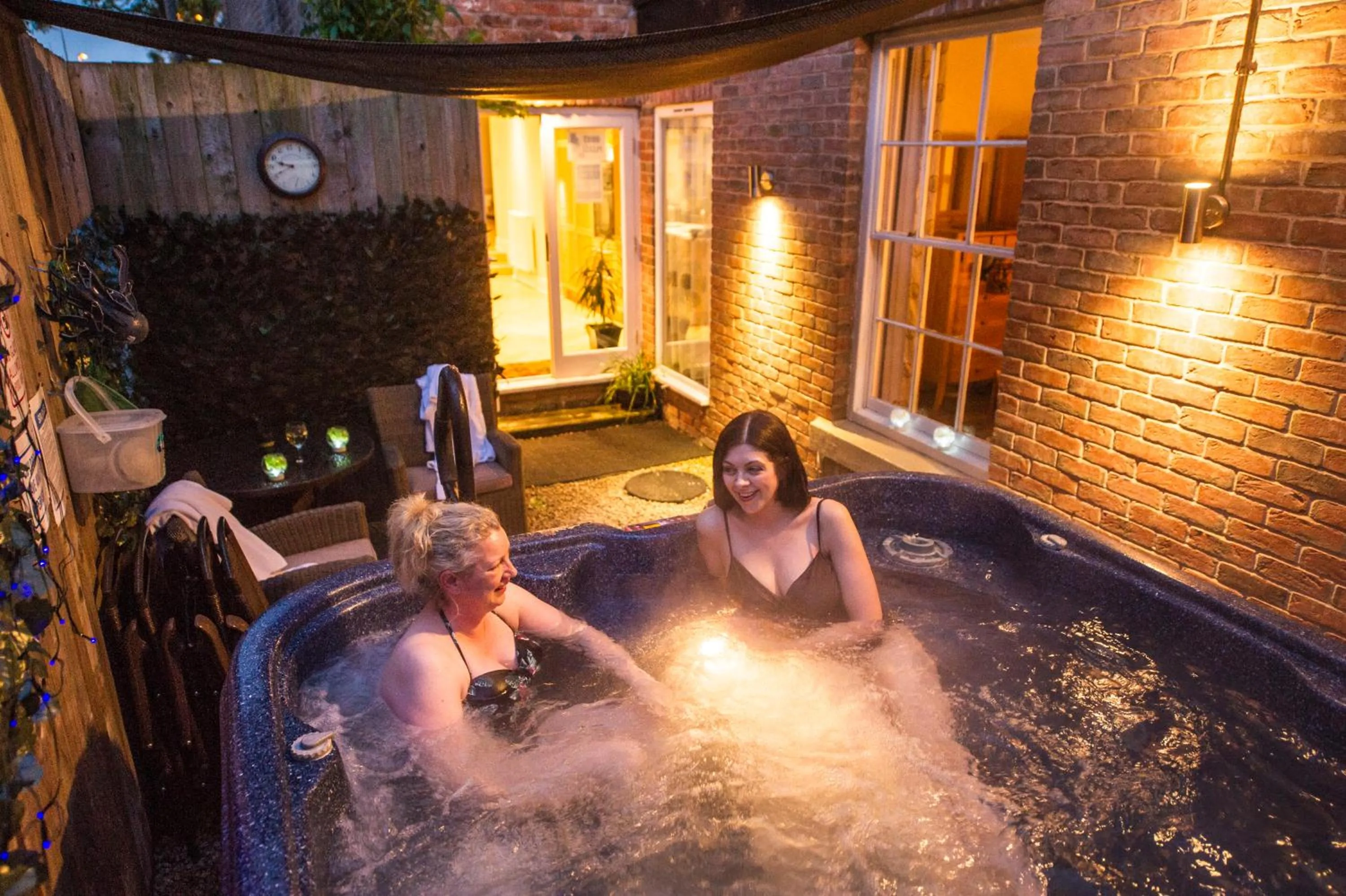 Hot Tub in Chester Apartments