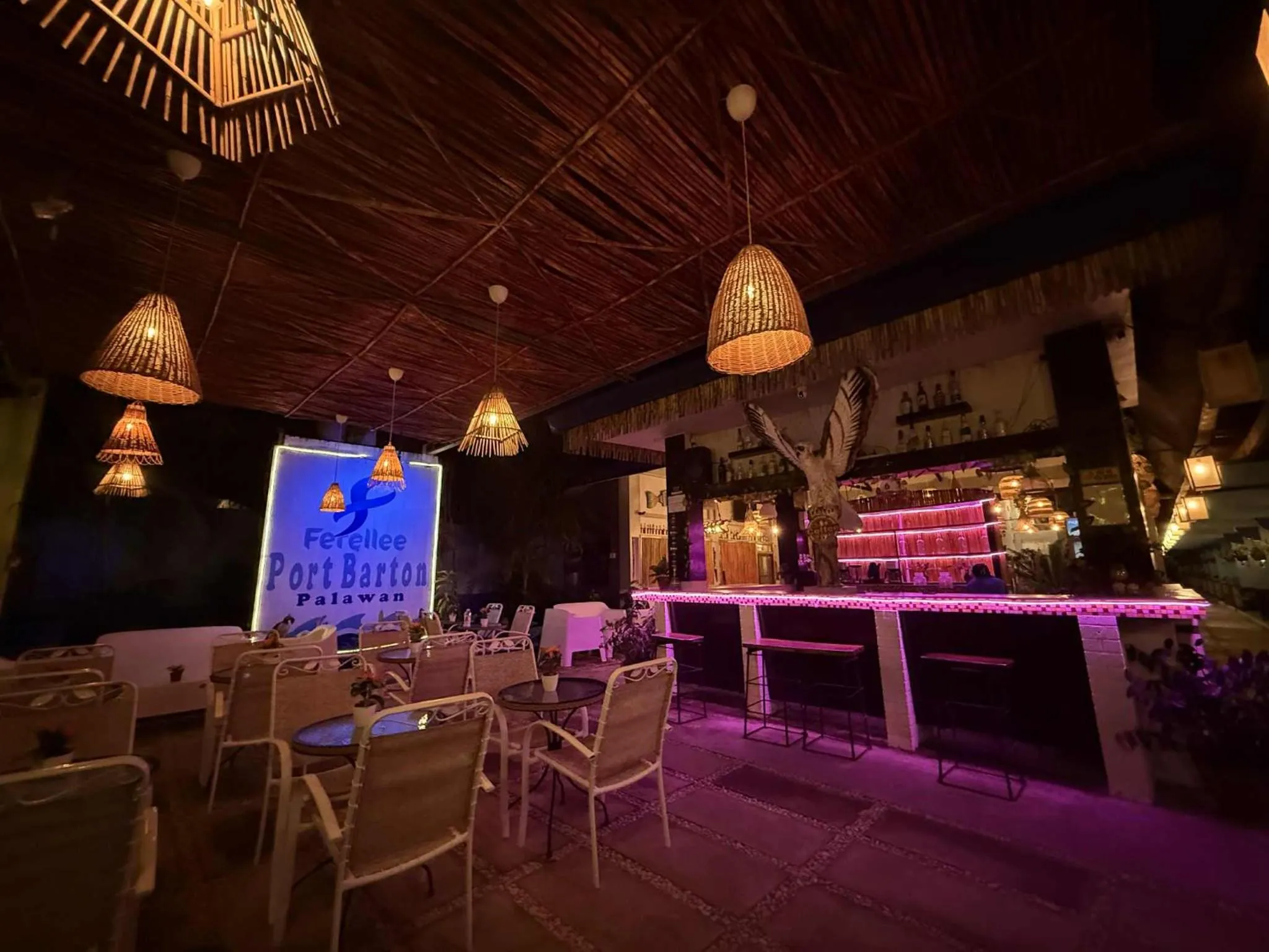 Restaurant/places to eat in Ferellee Beach Front Inn