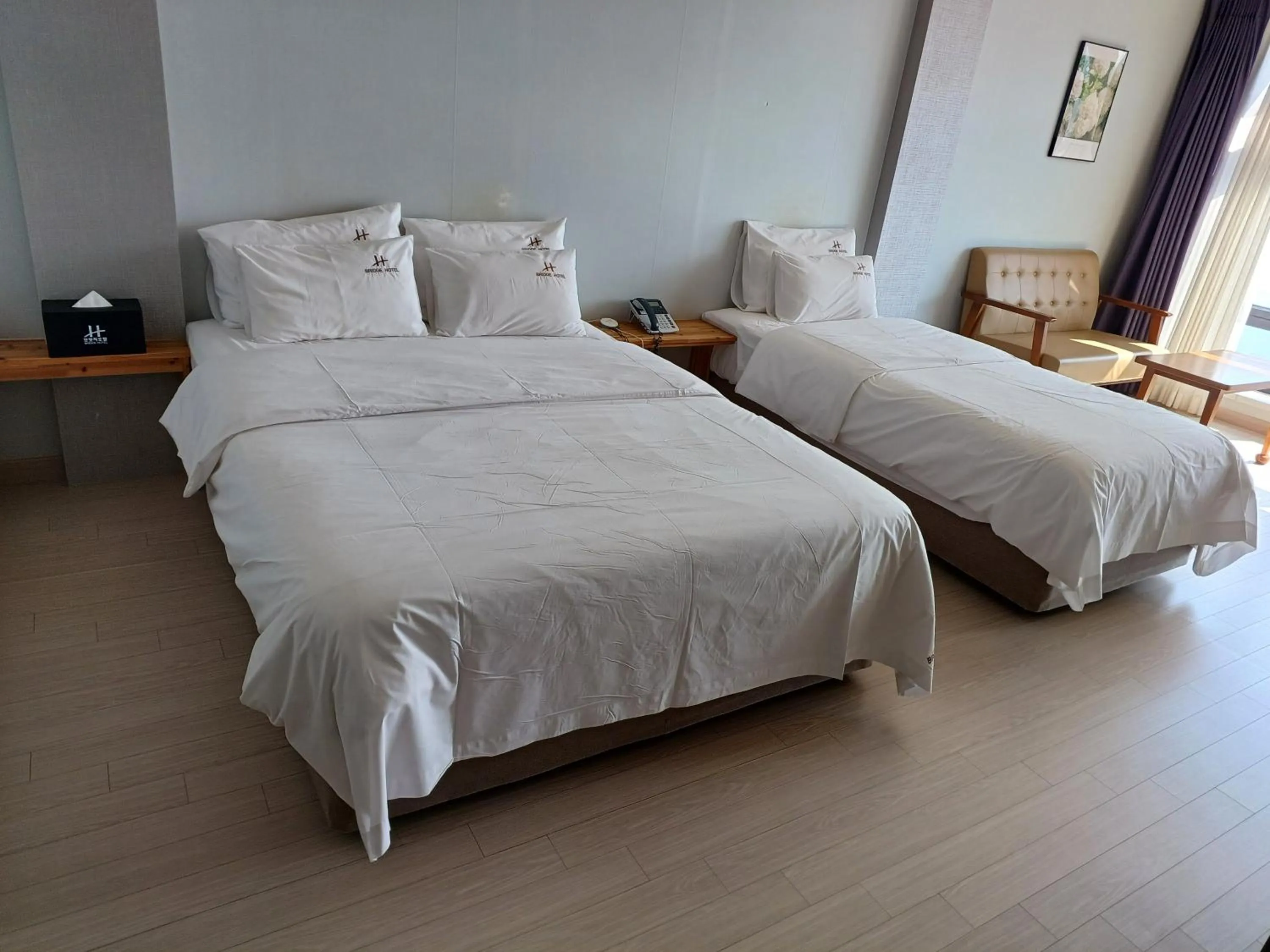 Bed in Tongyeong Bridge Hotel