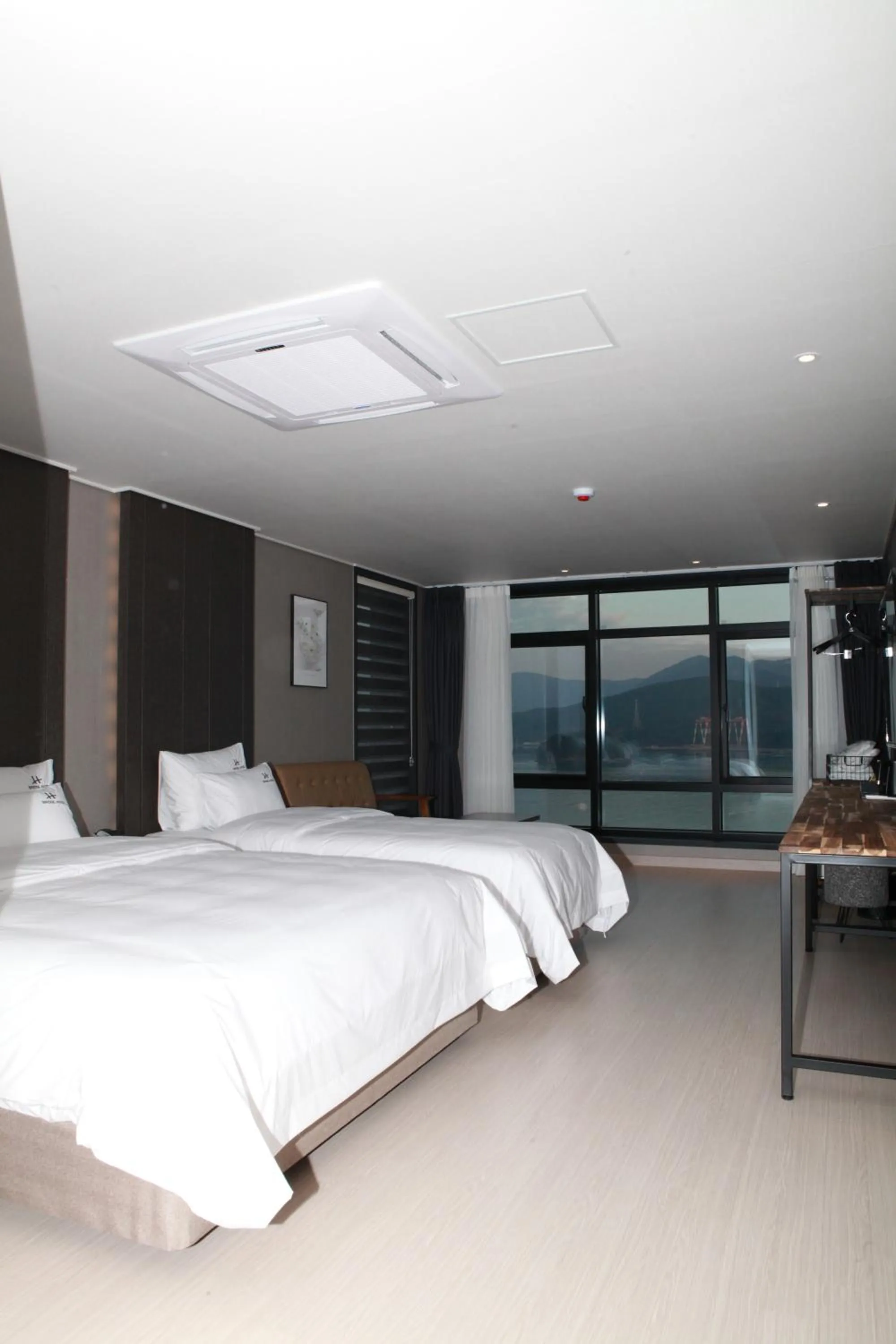Bed in Tongyeong Bridge Hotel