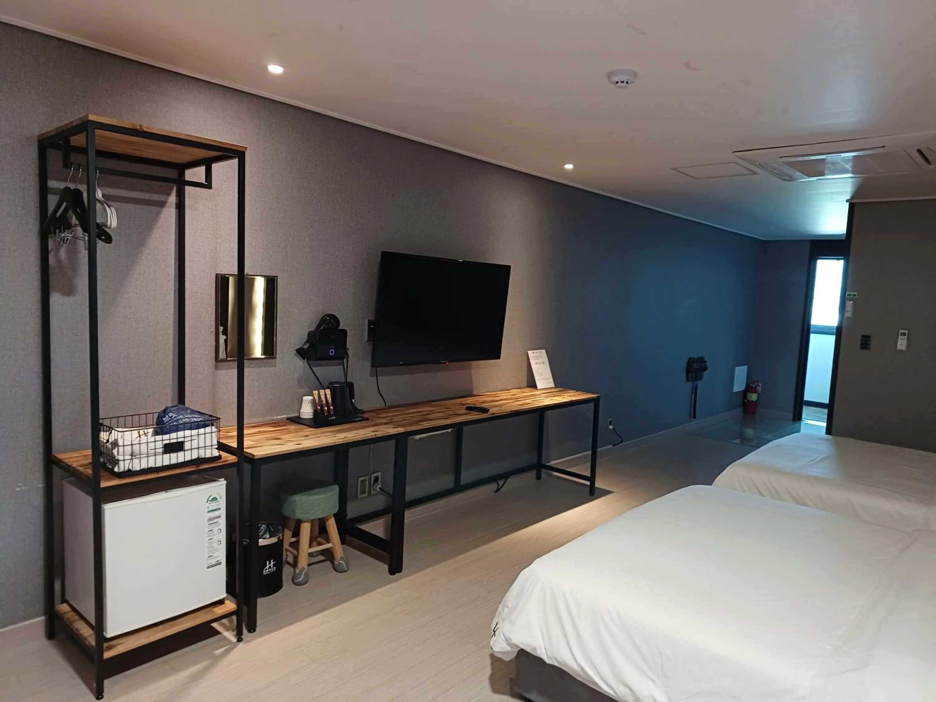 Bed in Tongyeong Bridge Hotel