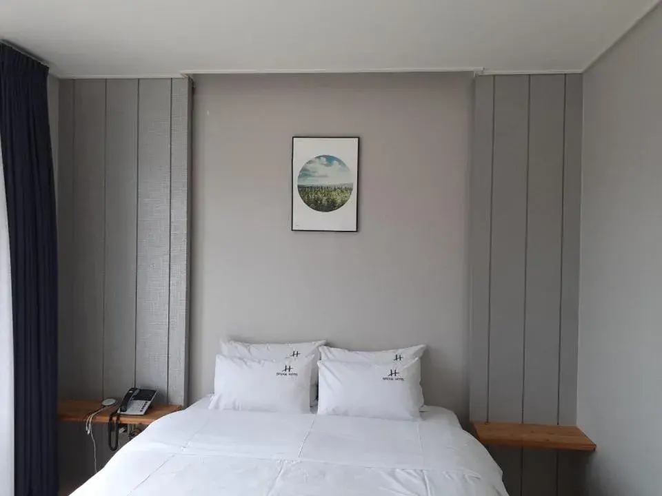 Bed in Tongyeong Bridge Hotel Bed in Tongyeong Bridge Hotel