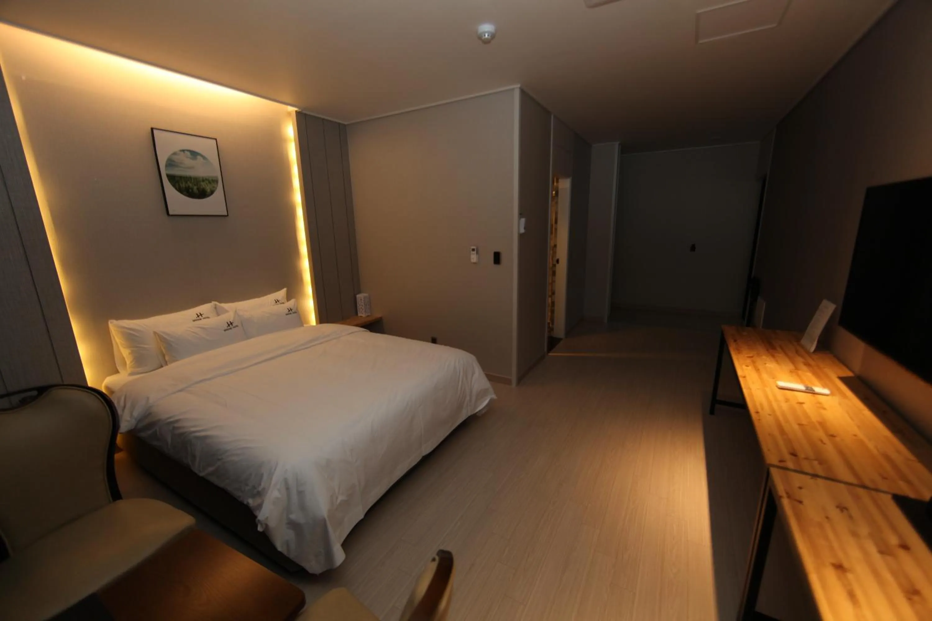 Bed in Tongyeong Bridge Hotel