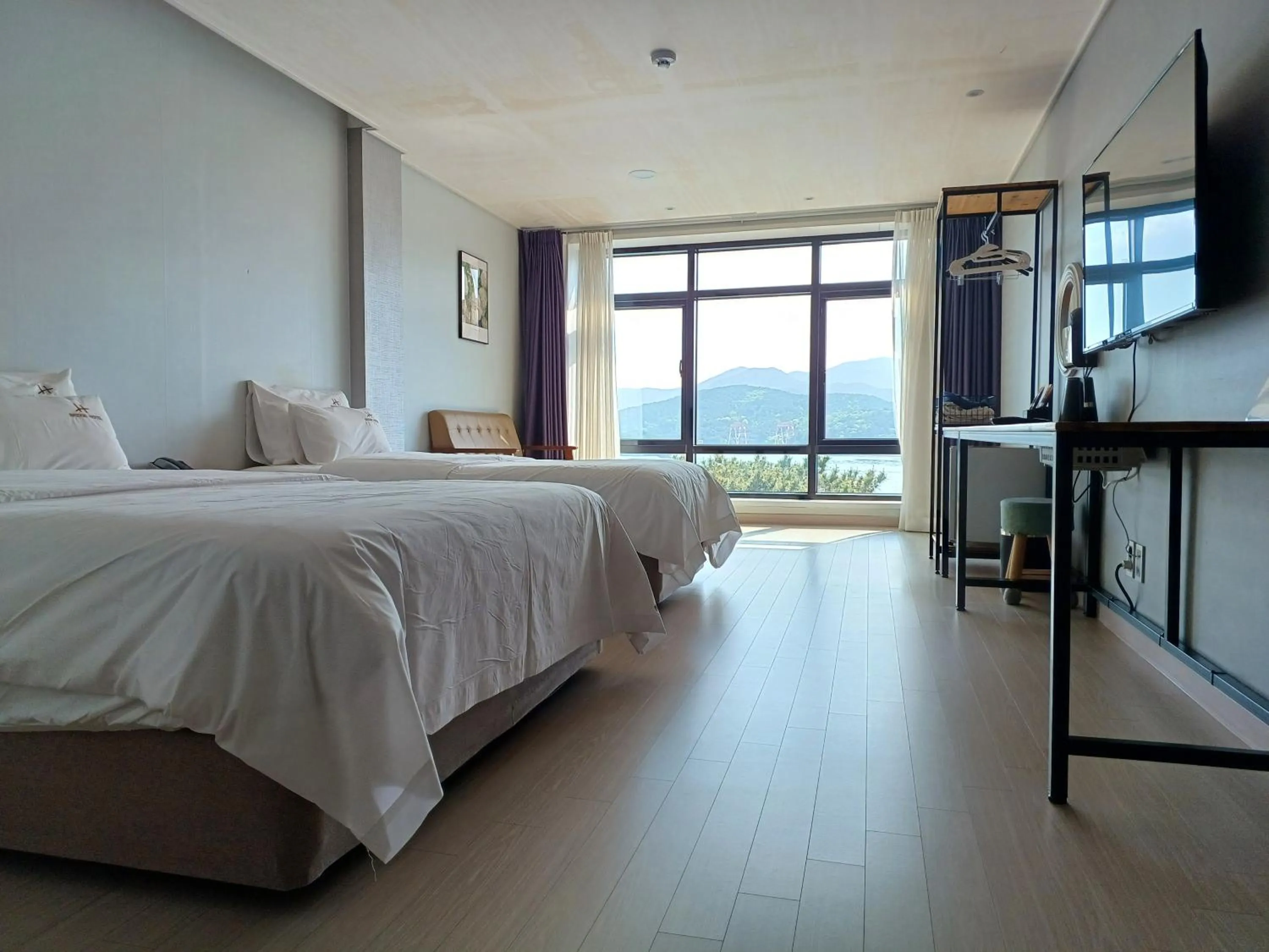 Bed in Tongyeong Bridge Hotel