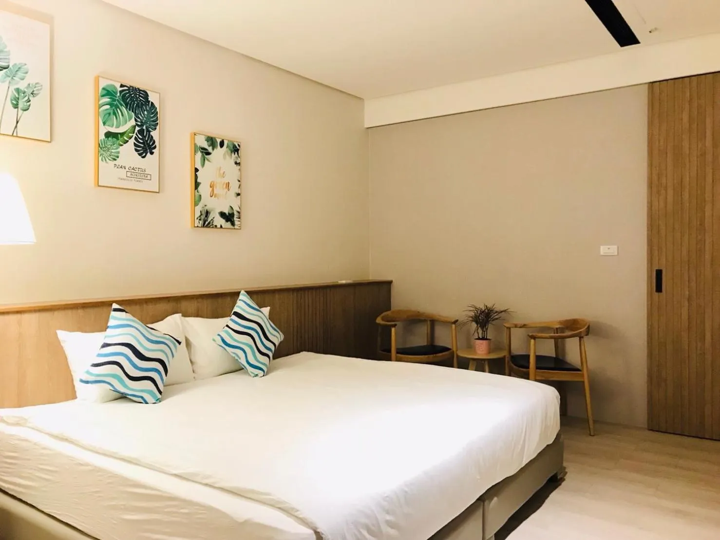 Bedroom, Bed in Feng-Chi Inn