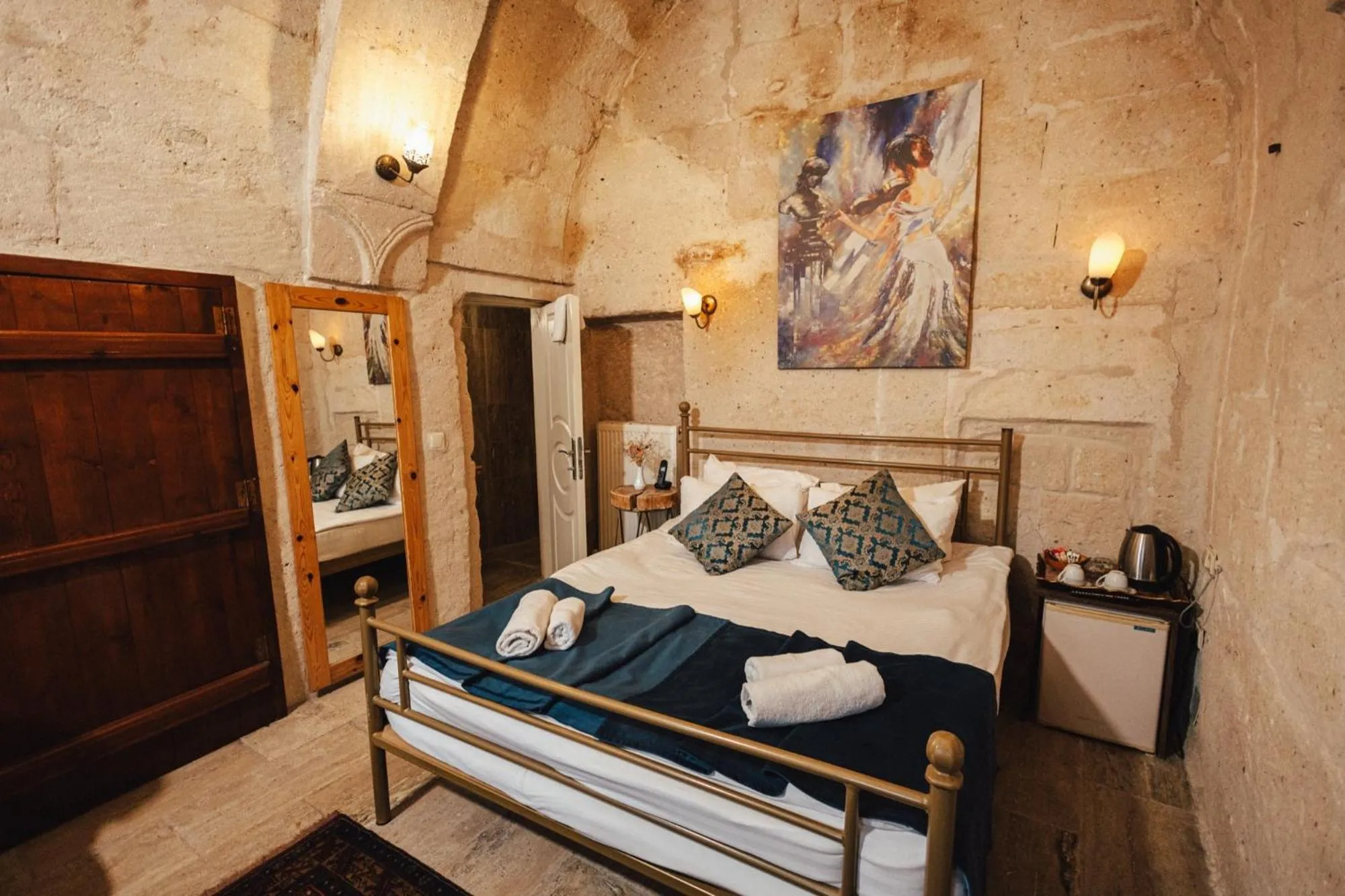 Deluxe Double Room in Young Cave