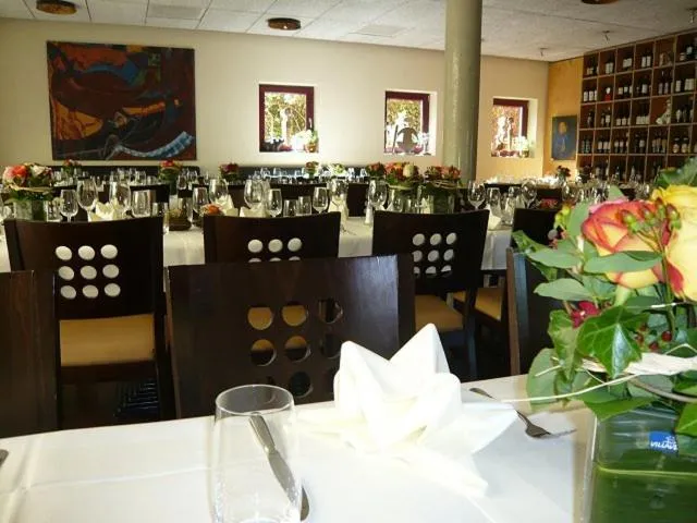 Restaurant/places to eat in Hotel Zapa