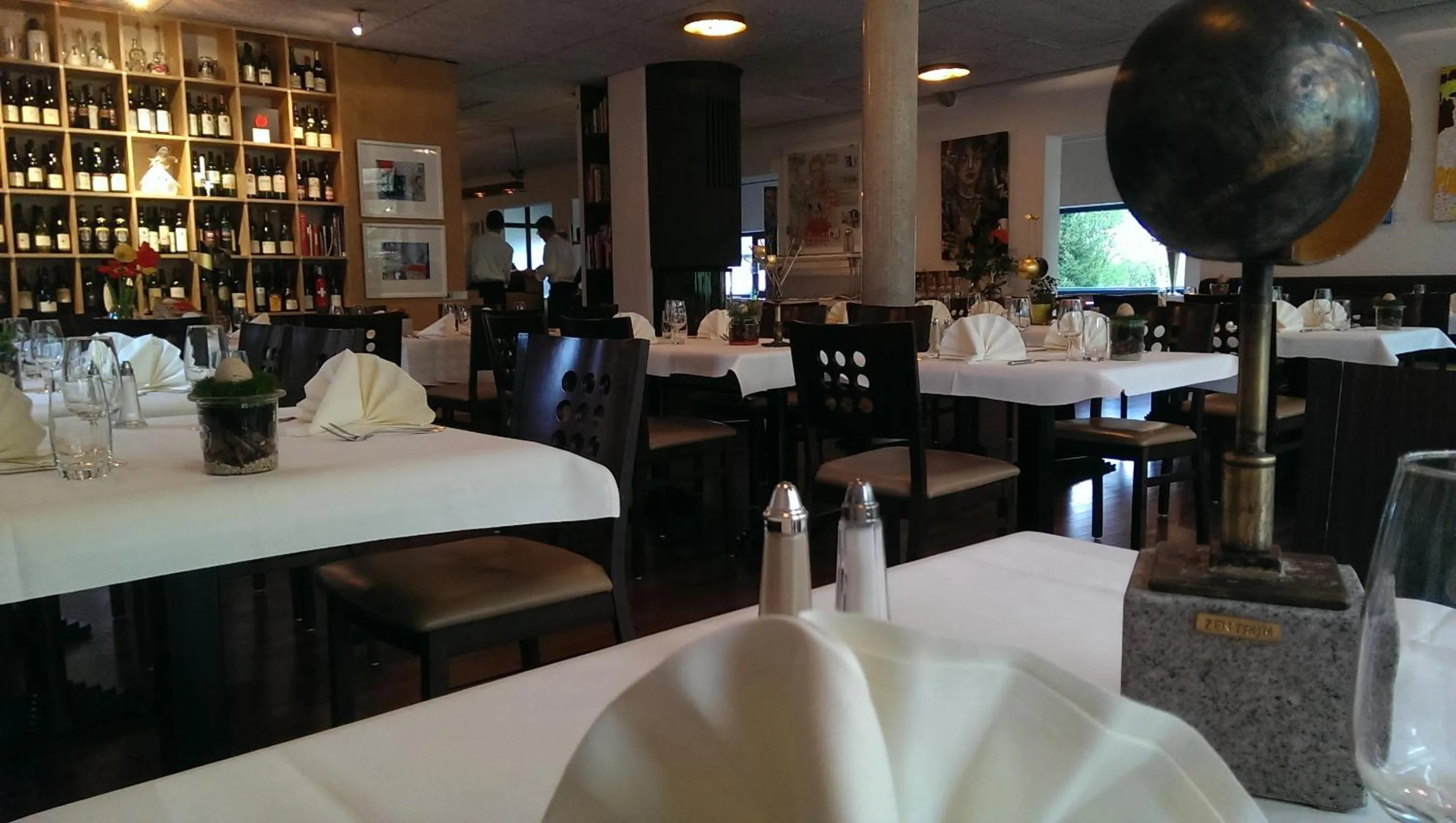 Restaurant/places to eat in Hotel Zapa