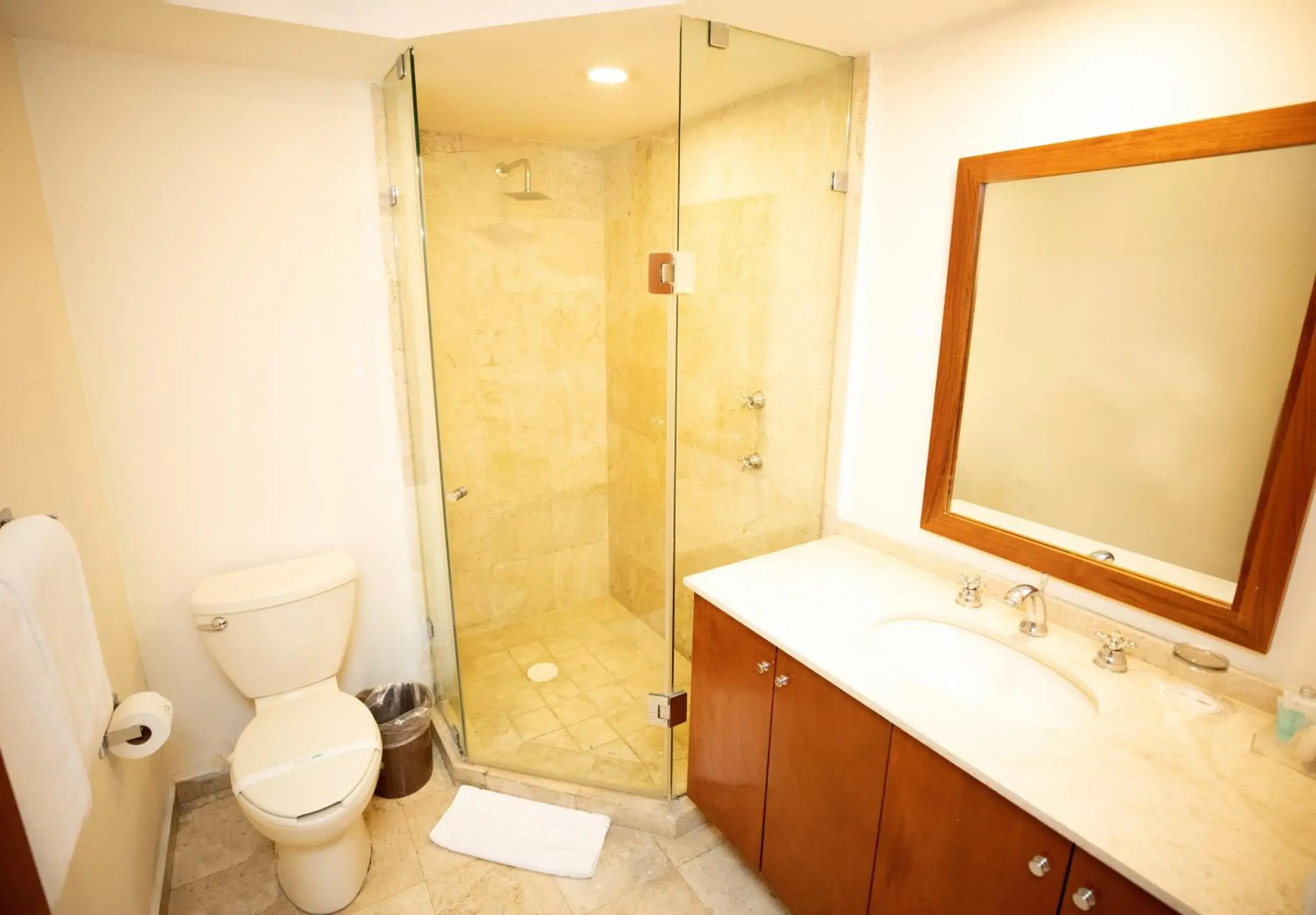 Standard King Room in Residence L´Heritage Aristóteles 140 by BlueBay Standard King Room in Residence L´Heritage Aristóteles 140 by BlueBay