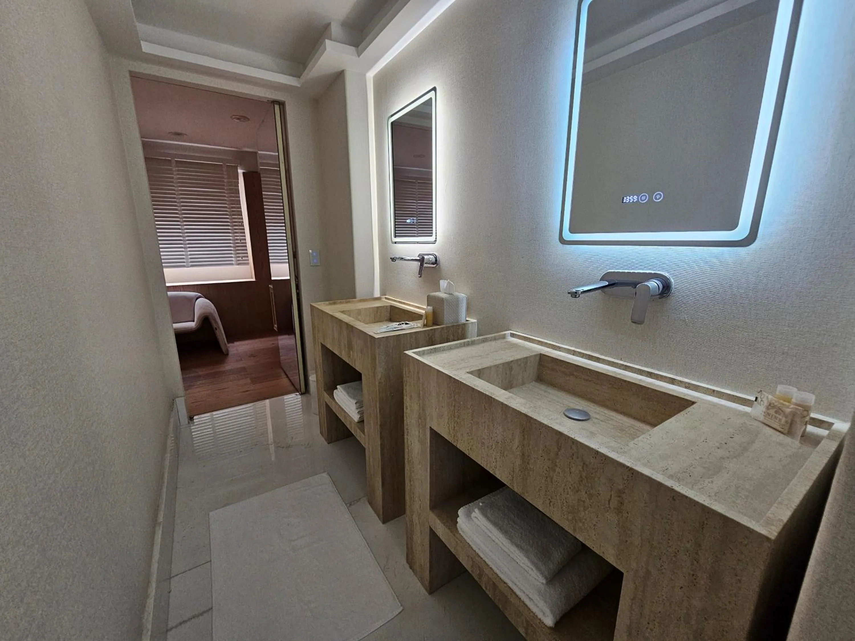 Bathroom, Bed in Residence L Heritage Tennyson