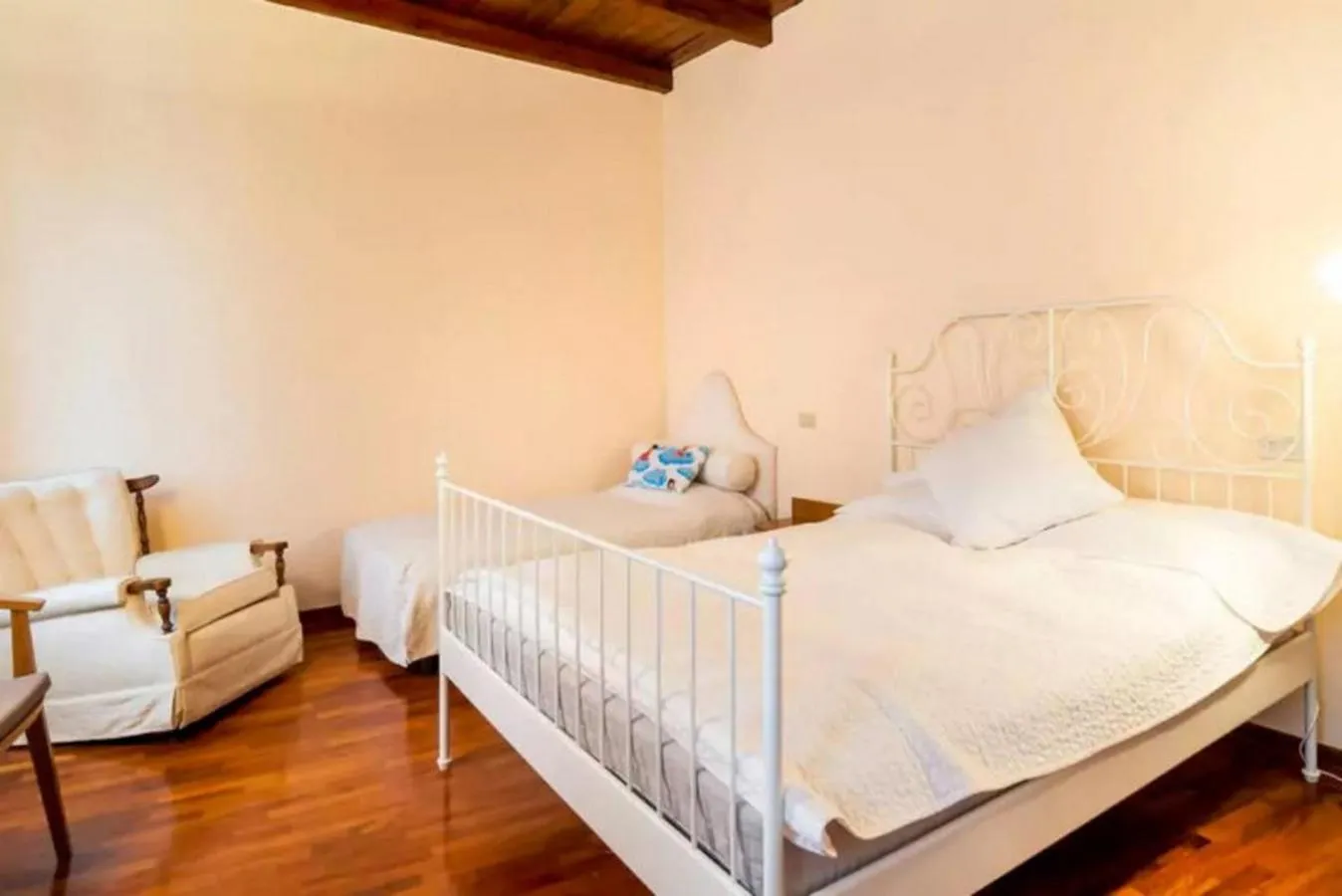 Bed in Villa Magnolia Lago Maggiore