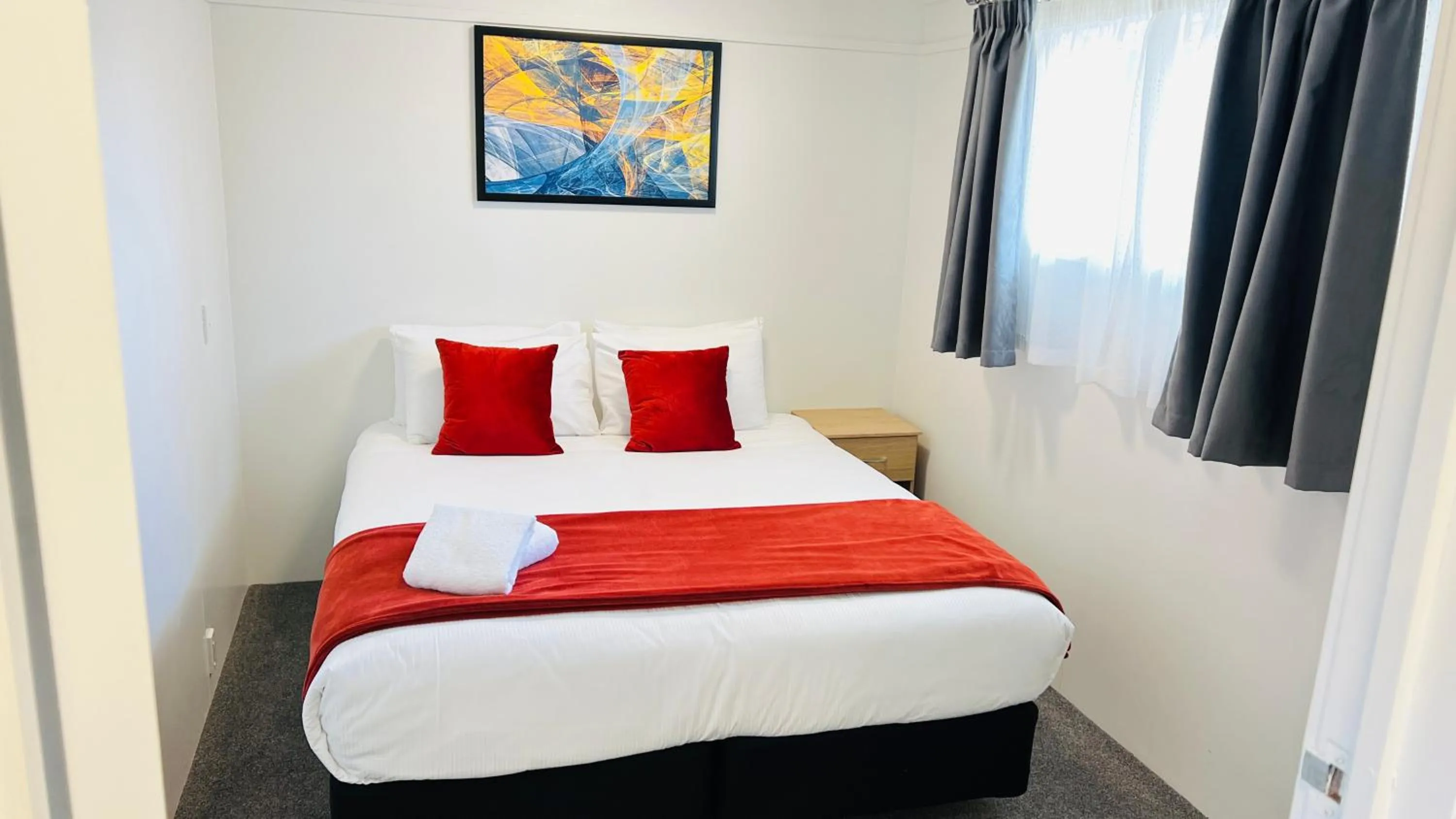 Bedroom, Bed in 18th Avenue Thermal Motel