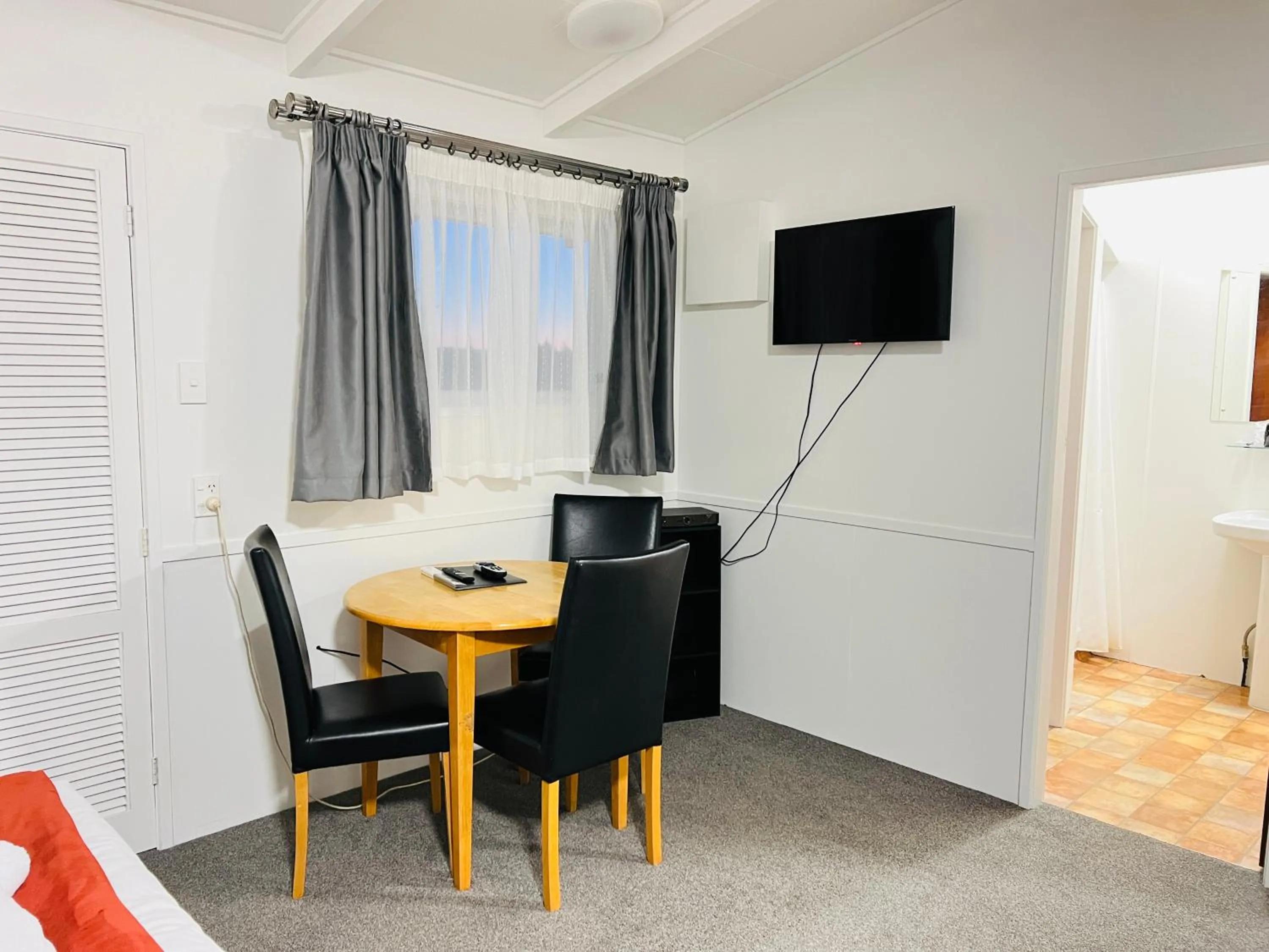Seating area in 18th Avenue Thermal Motel