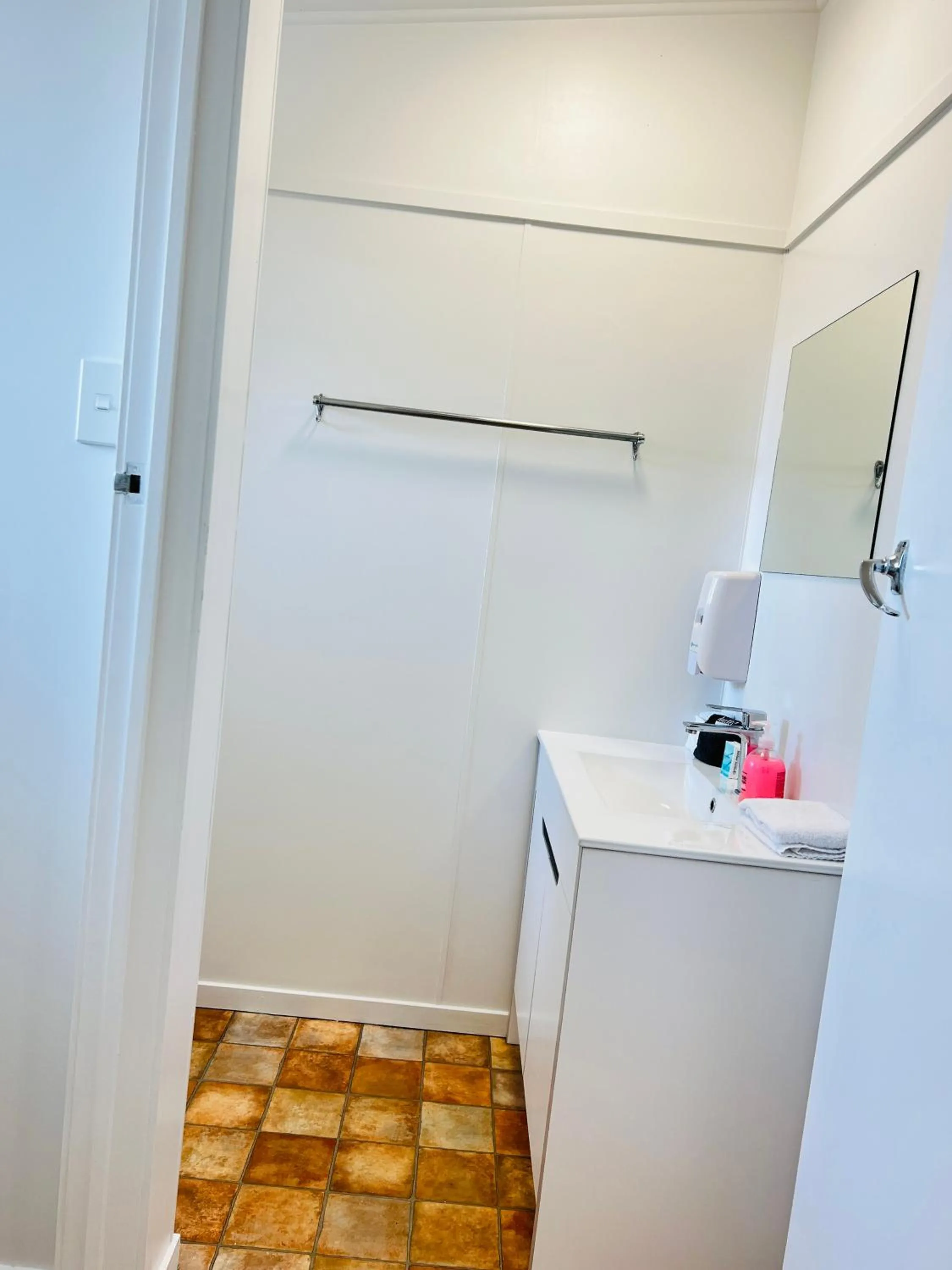 Bathroom in 18th Avenue Thermal Motel