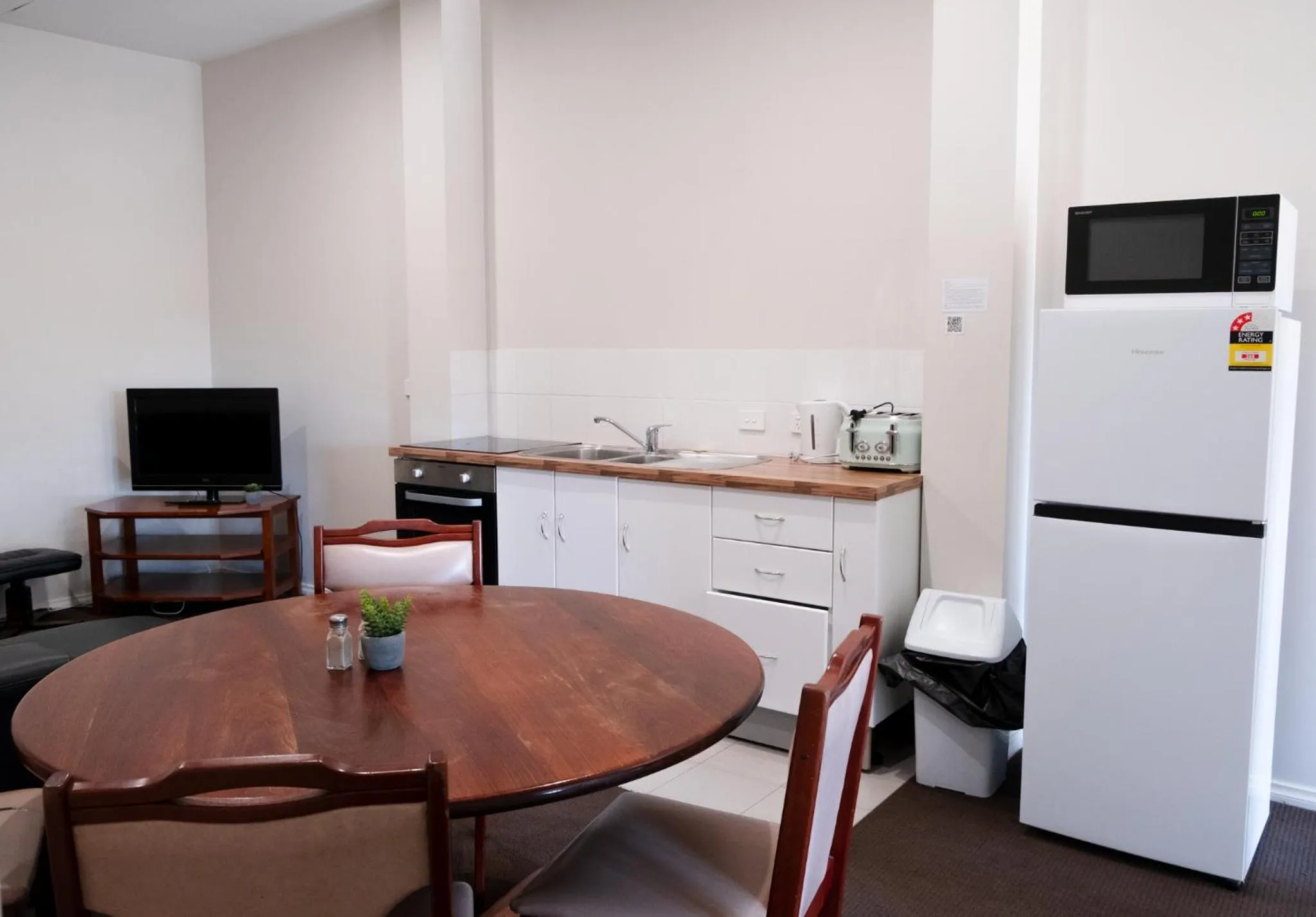 TV and multimedia in Manjimup Gateway Hotel