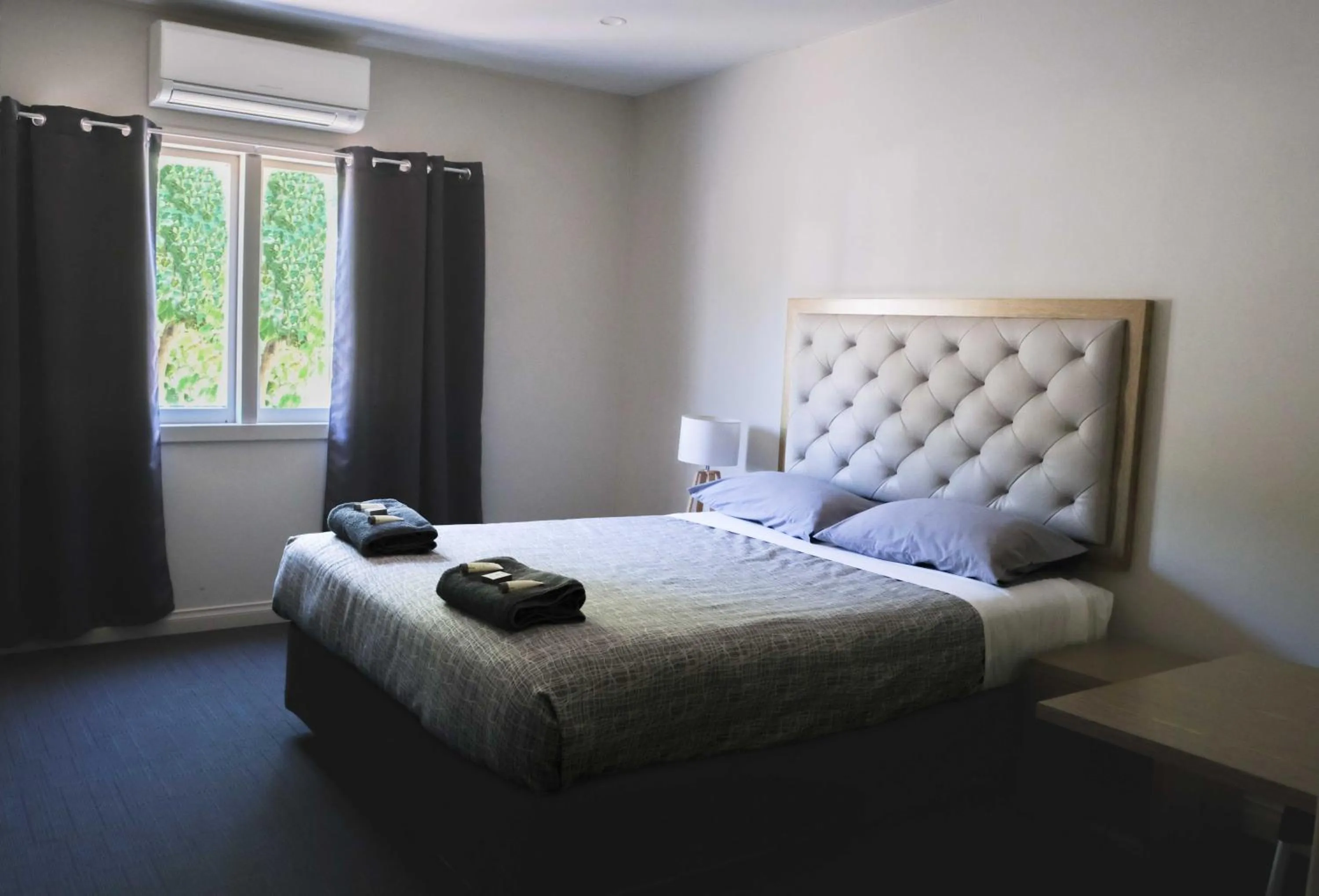 Bed in Manjimup Gateway Hotel