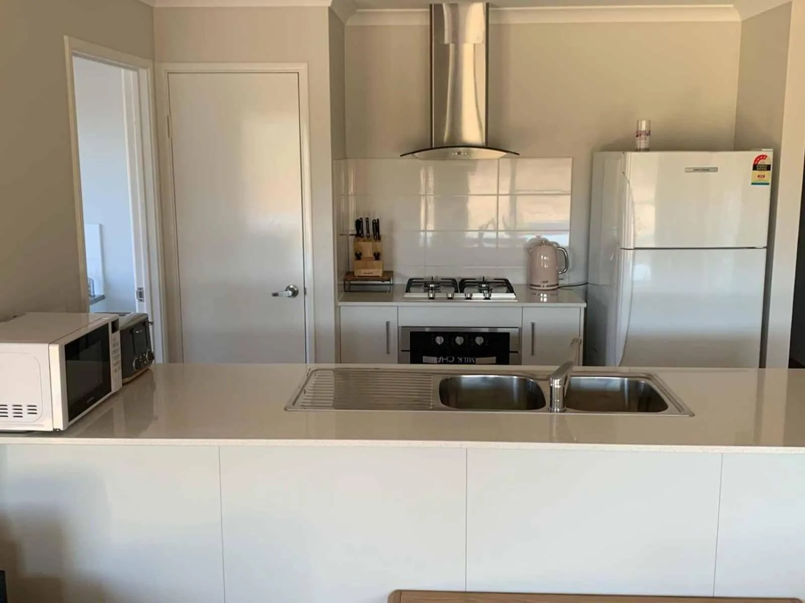 Kitchen or kitchenette in Manjimup Gateway Hotel
