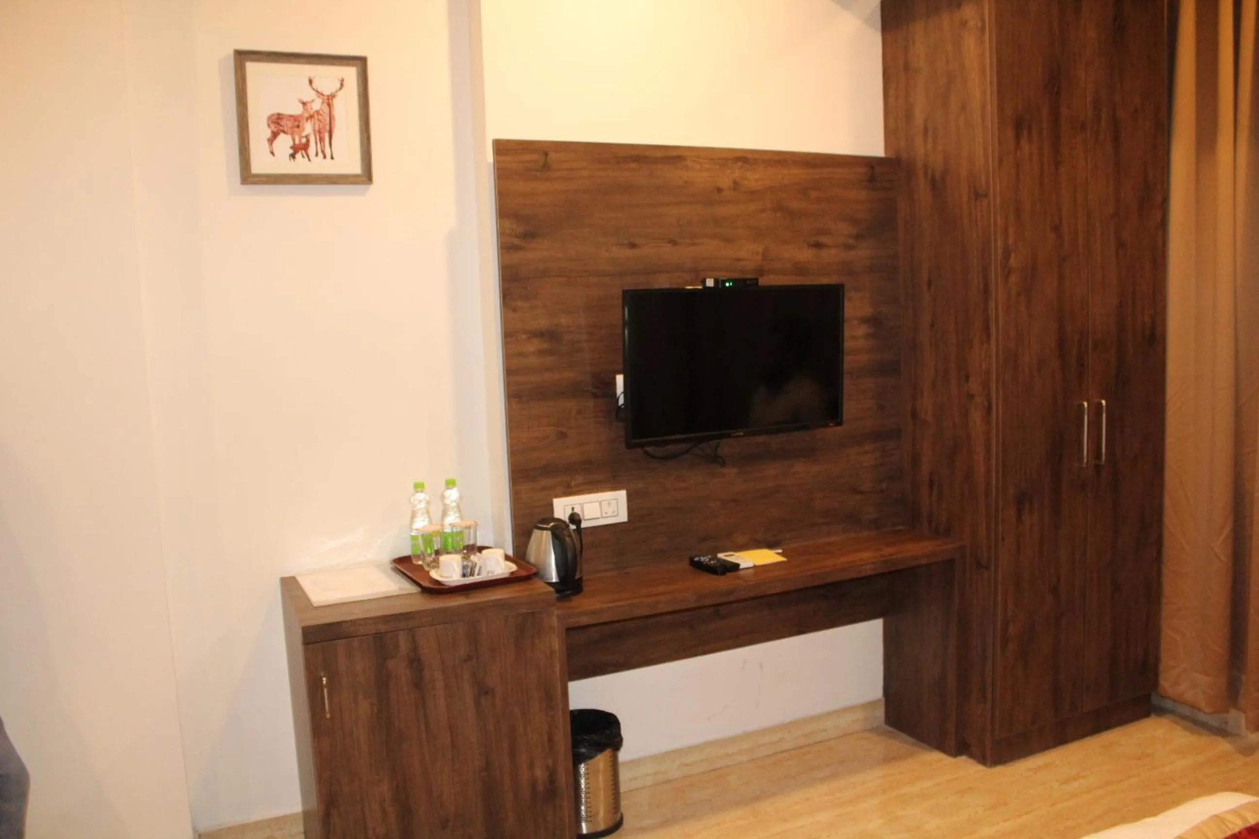 Communal lounge/ TV room in Red Crown Hotel