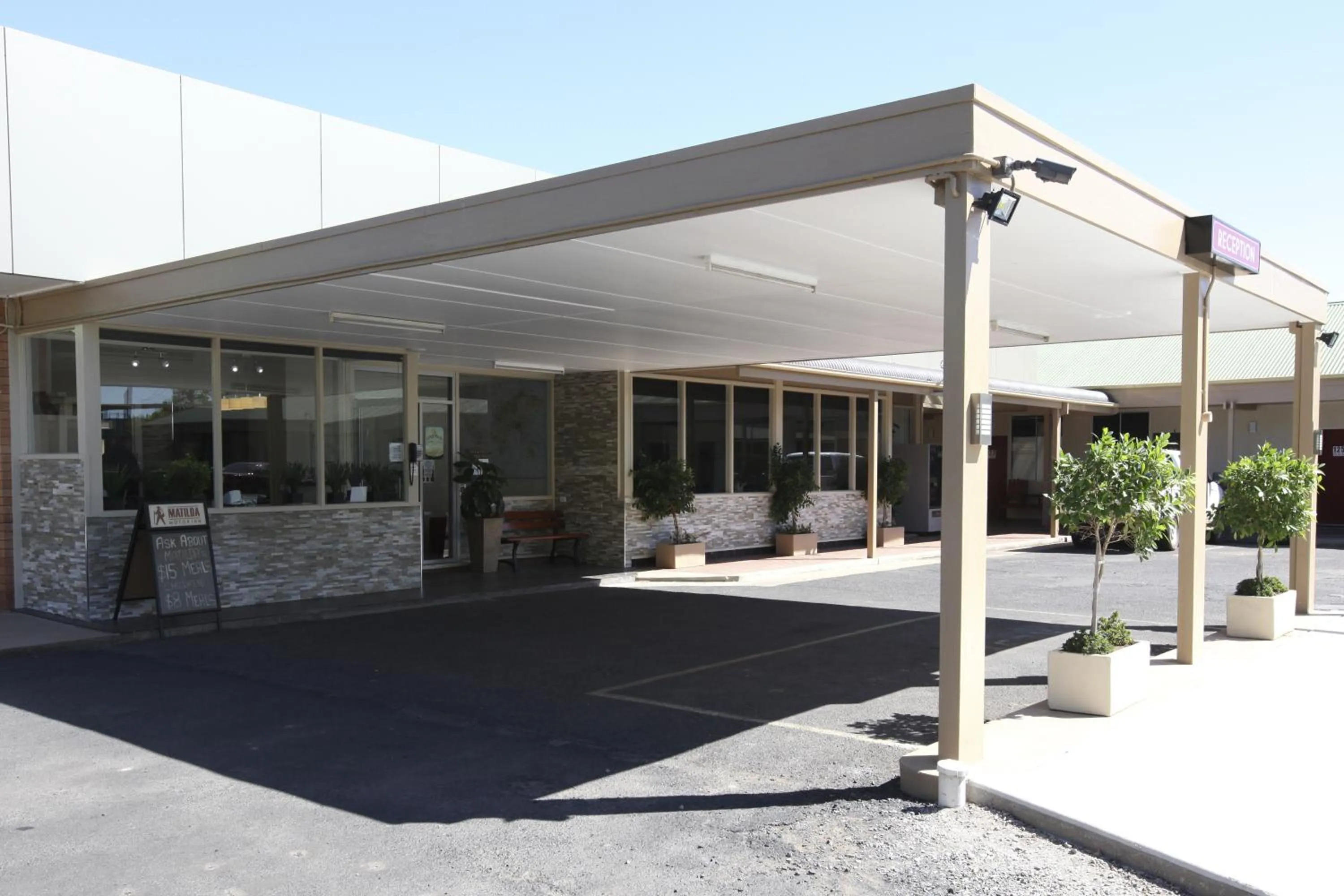 Facade/entrance in Matilda Motor Inn