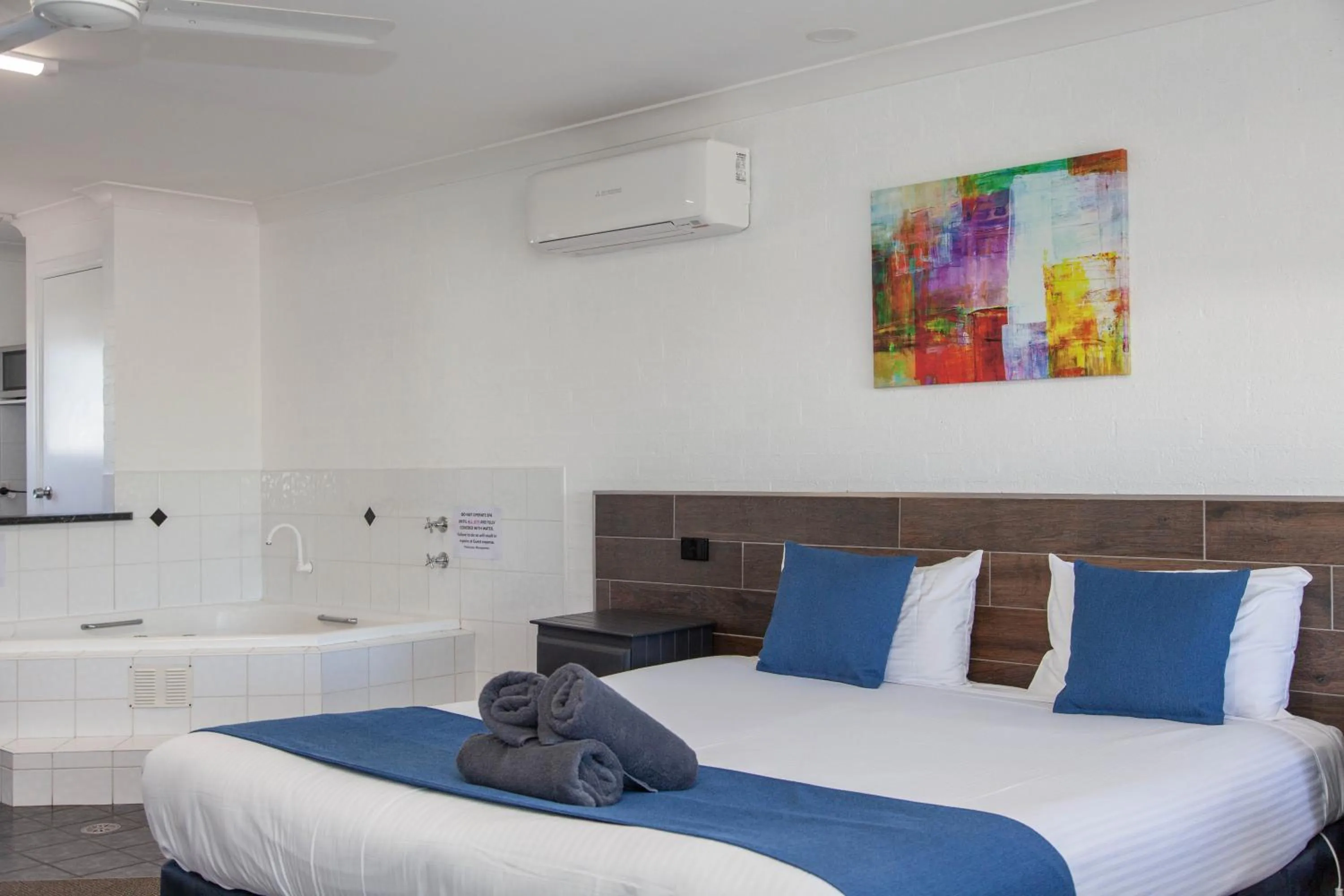 Bed in Matilda Motor Inn