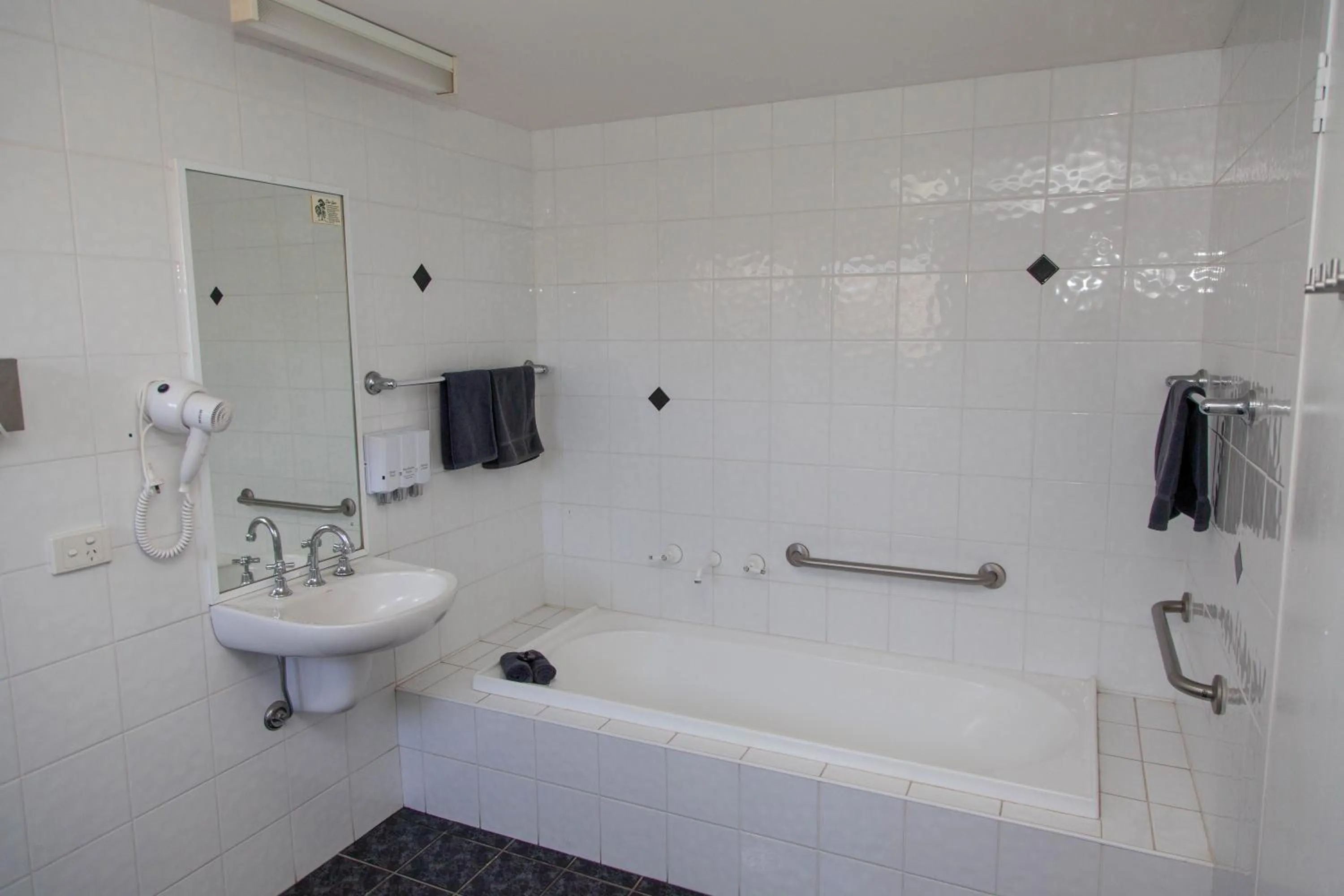 Bathroom in Matilda Motor Inn