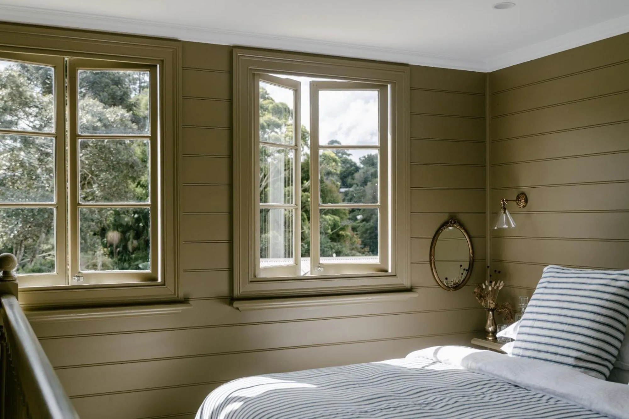 Bedroom, Bed in Maleny Lodge