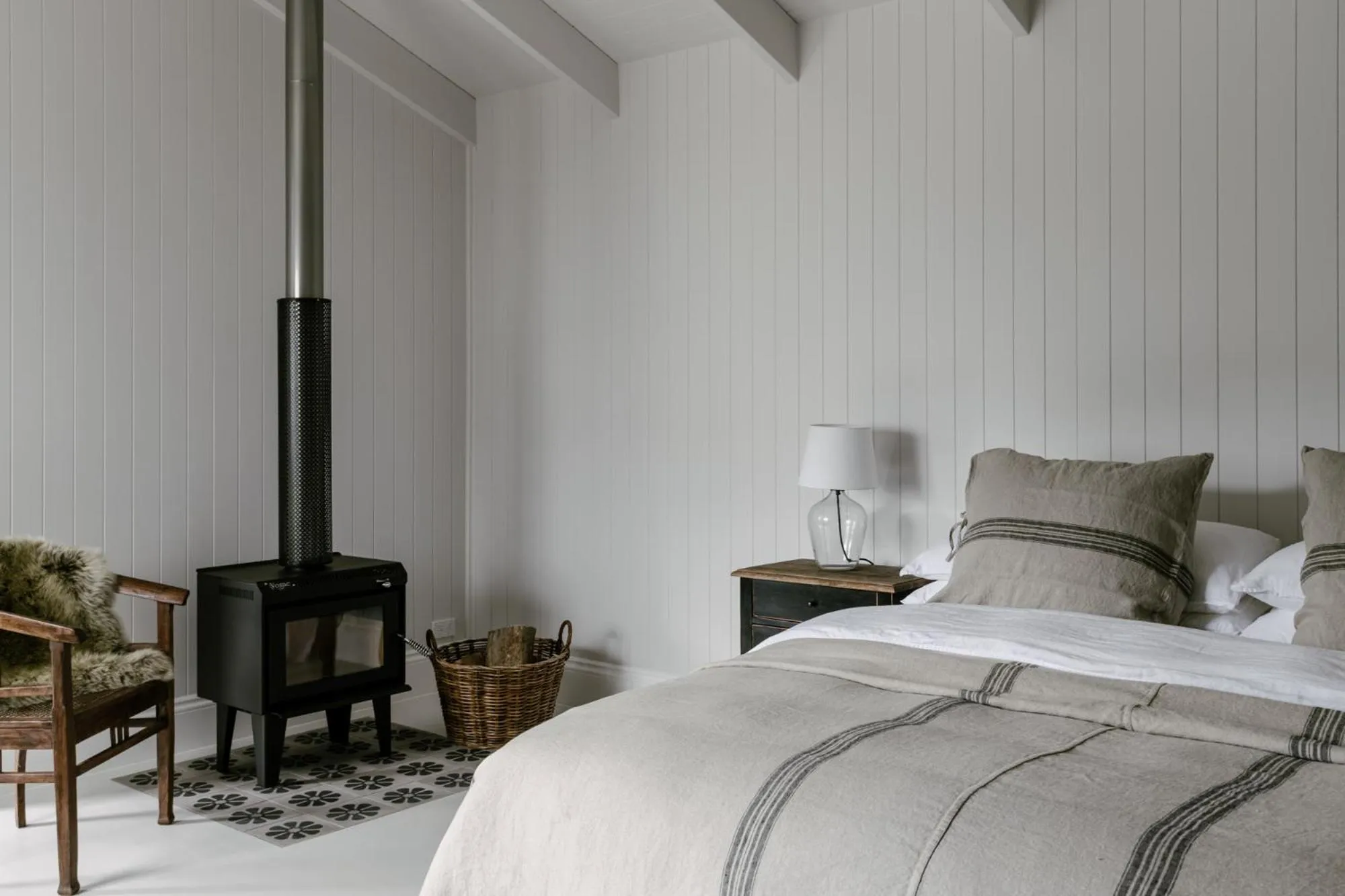 Bedroom, Bed in Maleny Lodge