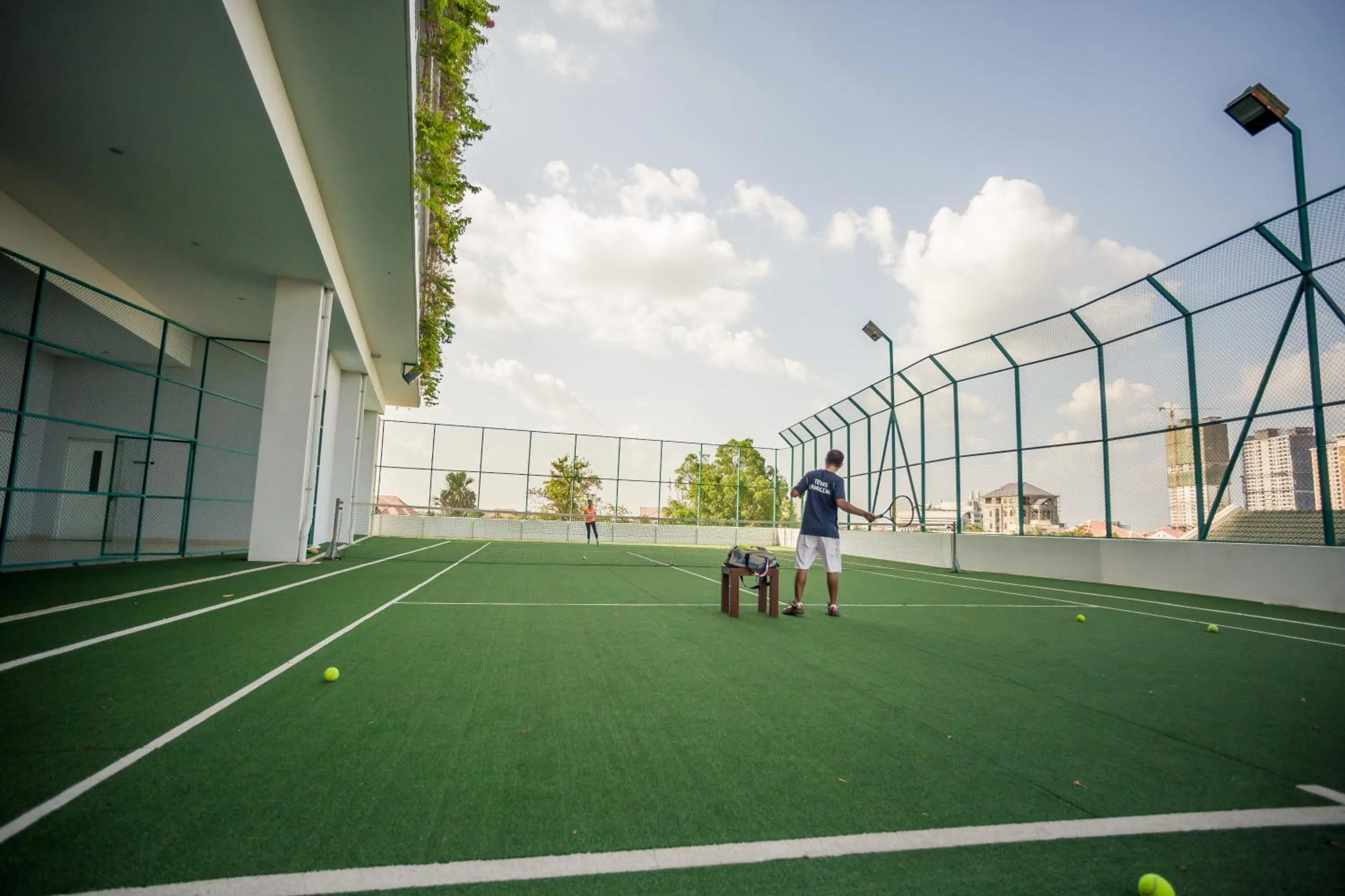 Tennis court in Bellevue Serviced Apartments