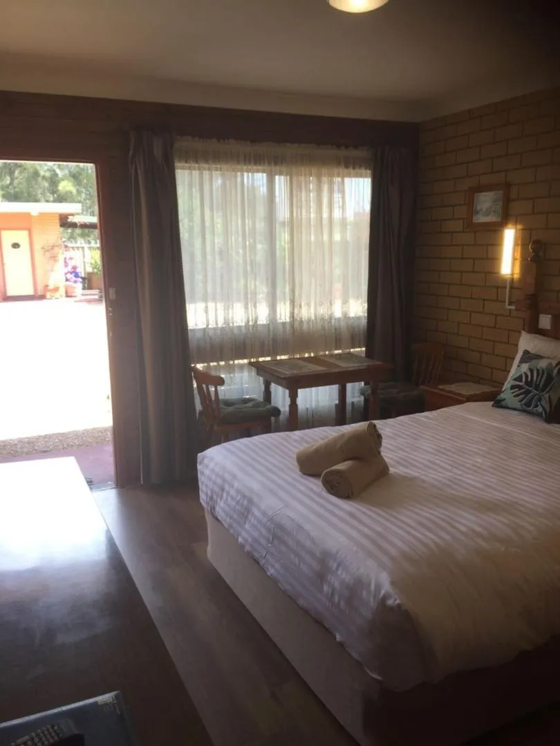 Bed in Lake Front Motel