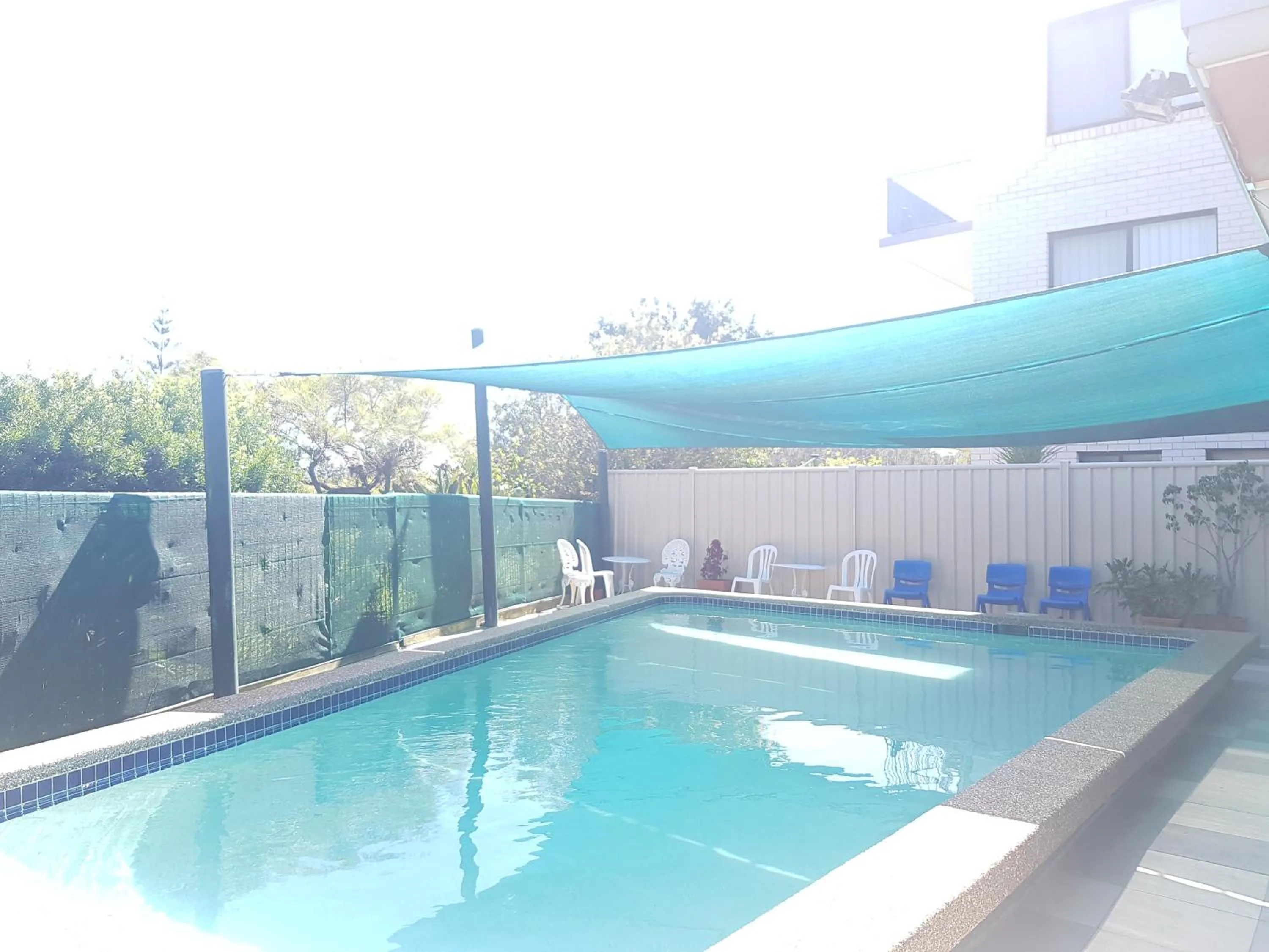 Swimming pool in Lake Front Motel