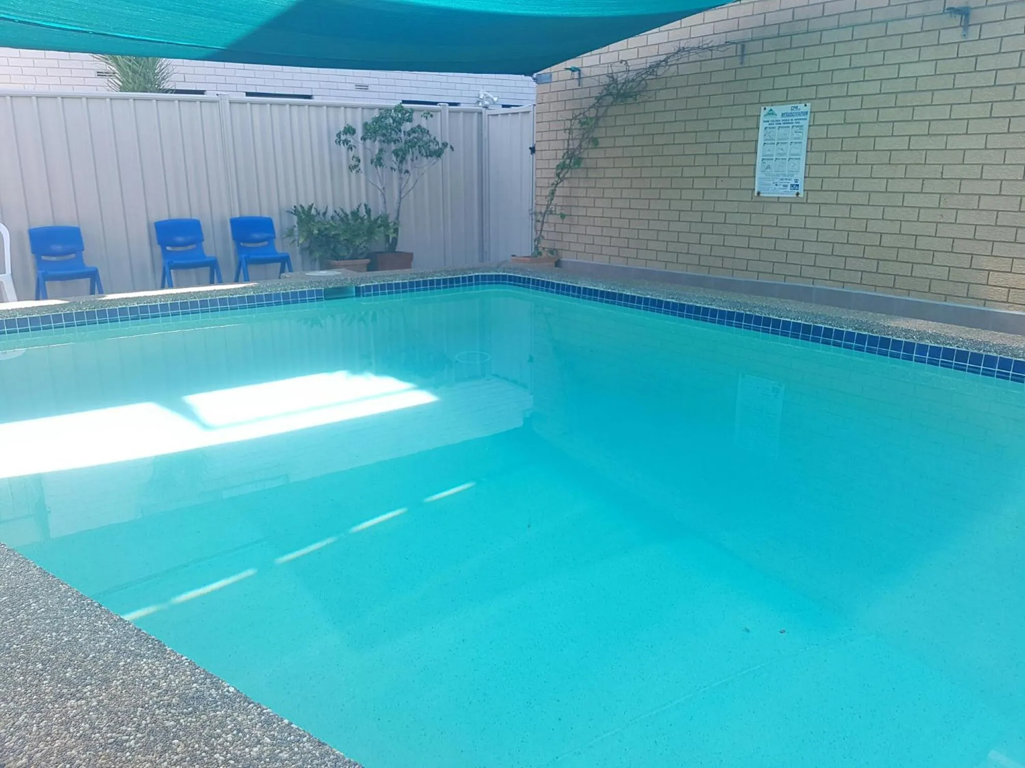 Swimming pool in Lake Front Motel
