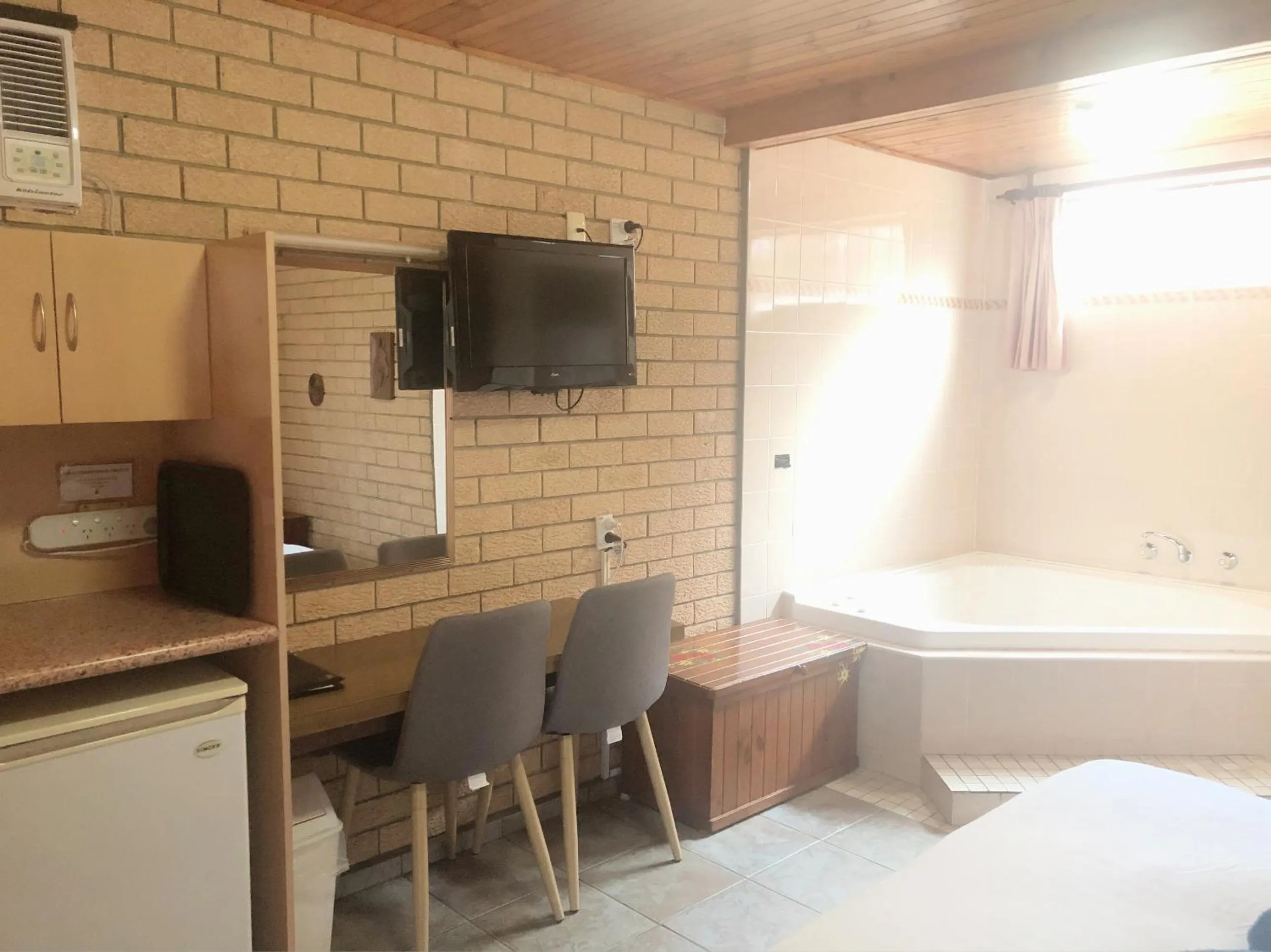 Lake Front Motel