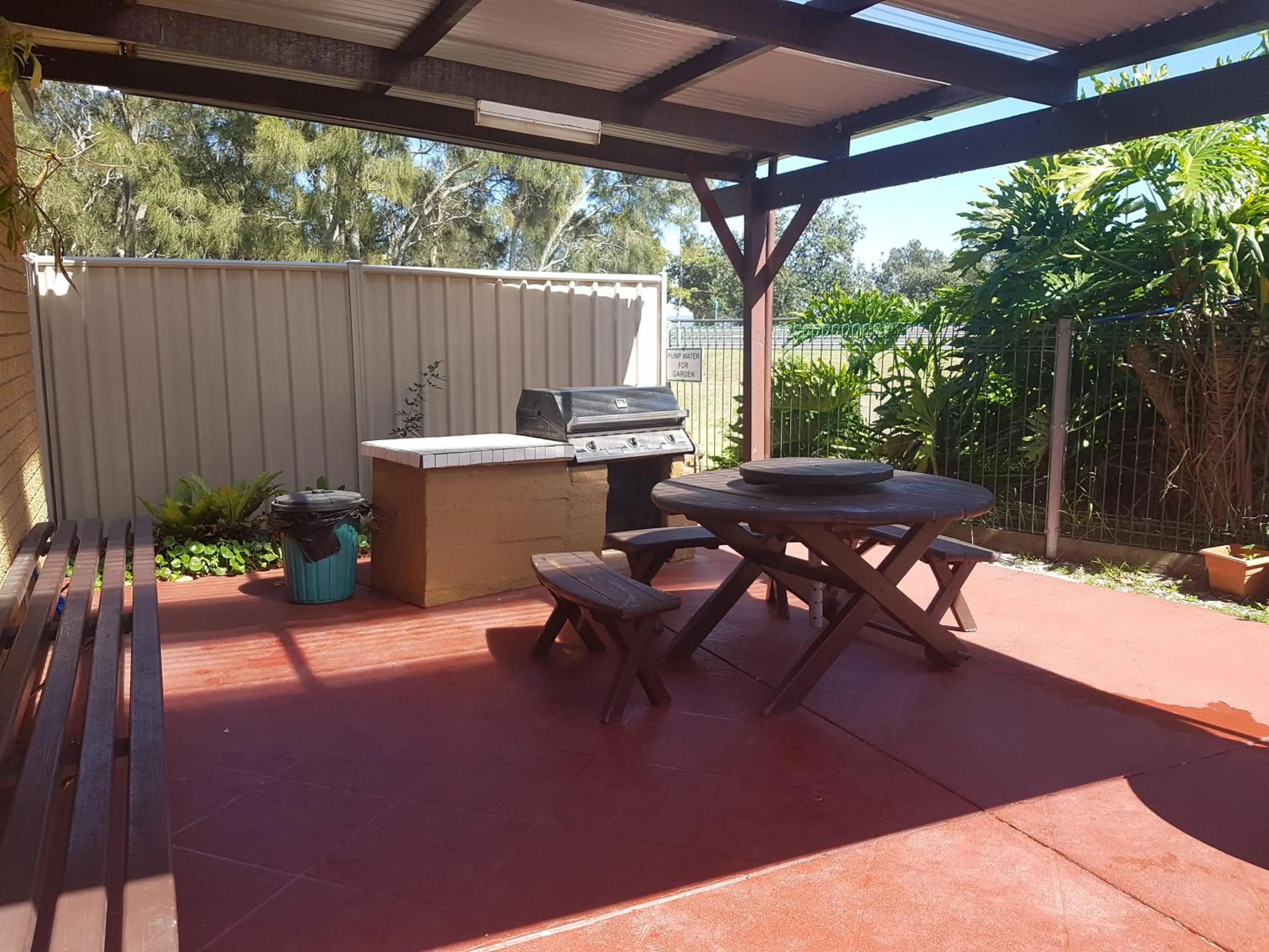 BBQ facilities in Lake Front Motel