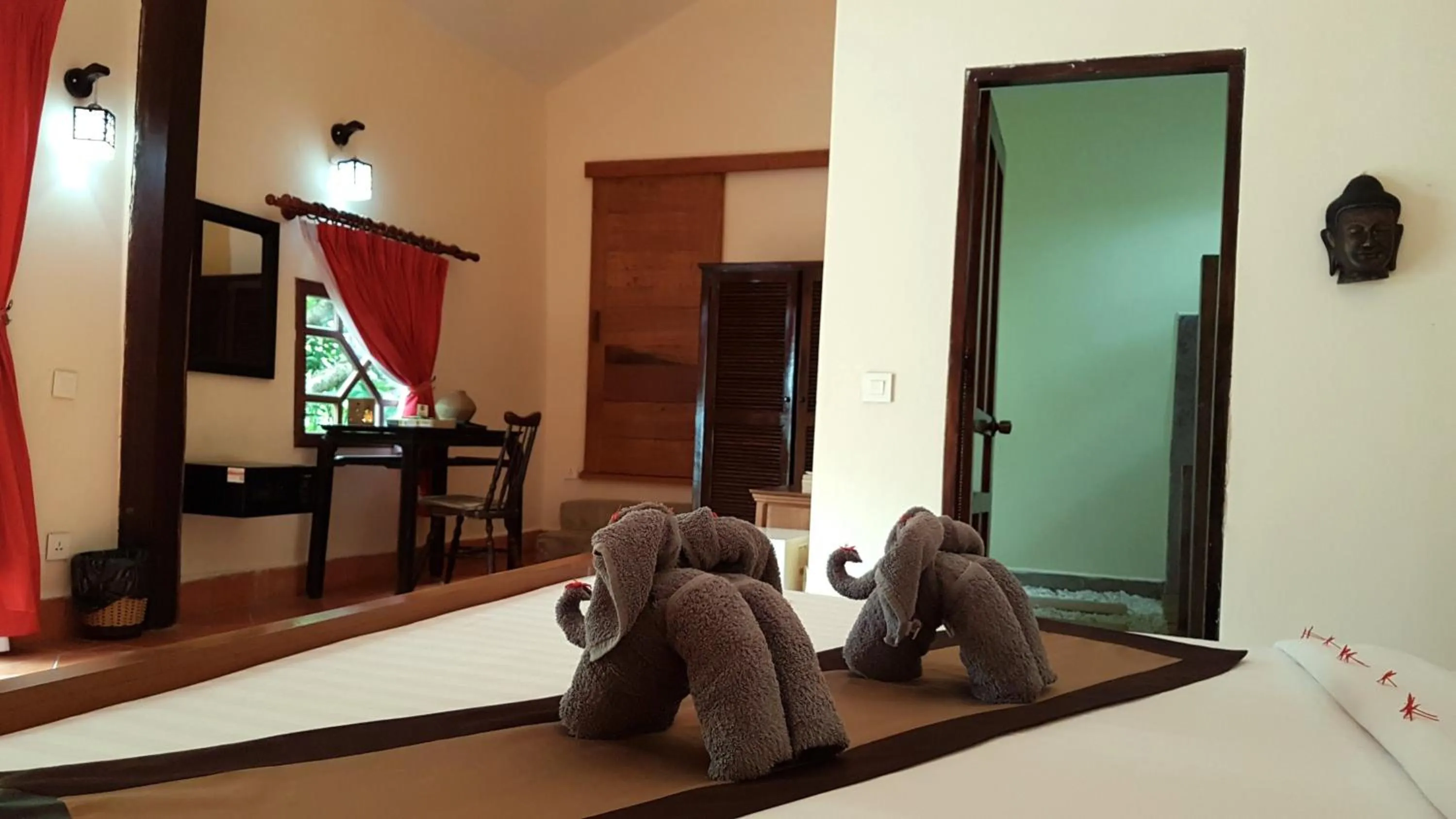 Photo of the whole room, Bed in Mealea Resort