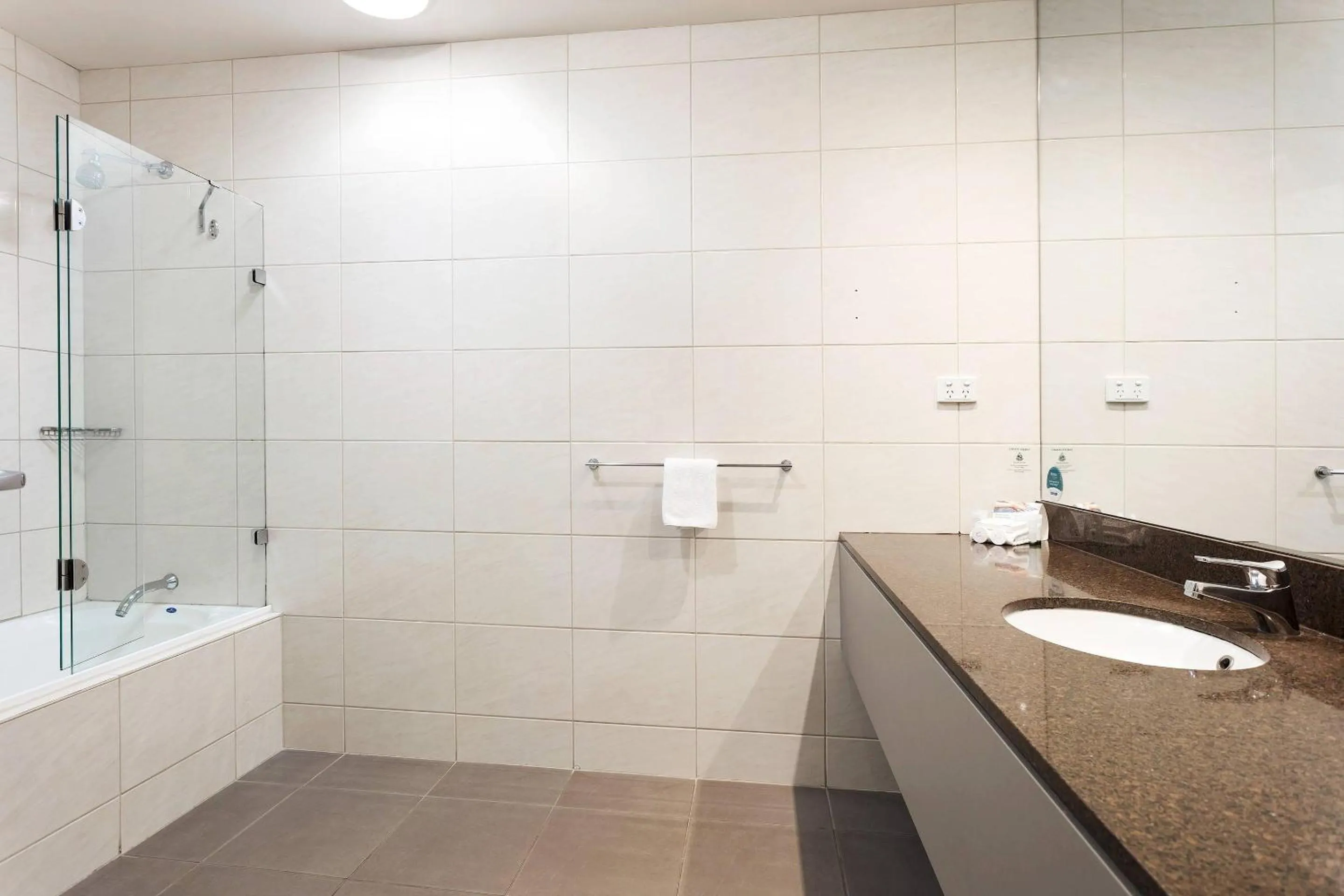 Bedroom in Bayside Geelong Hotel & Apartments, an Ascend Collection Hotel