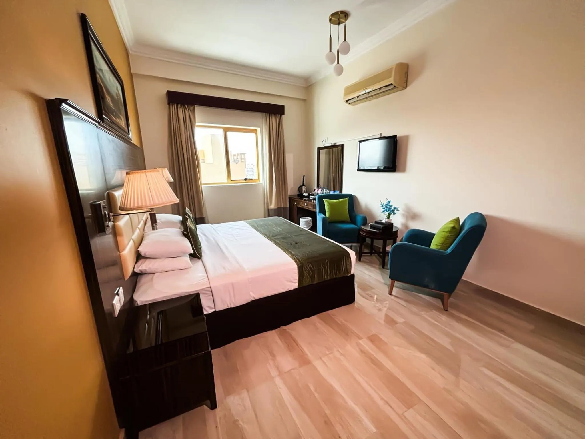 Bird's eye view, Bed in Fortune Hotel Deira