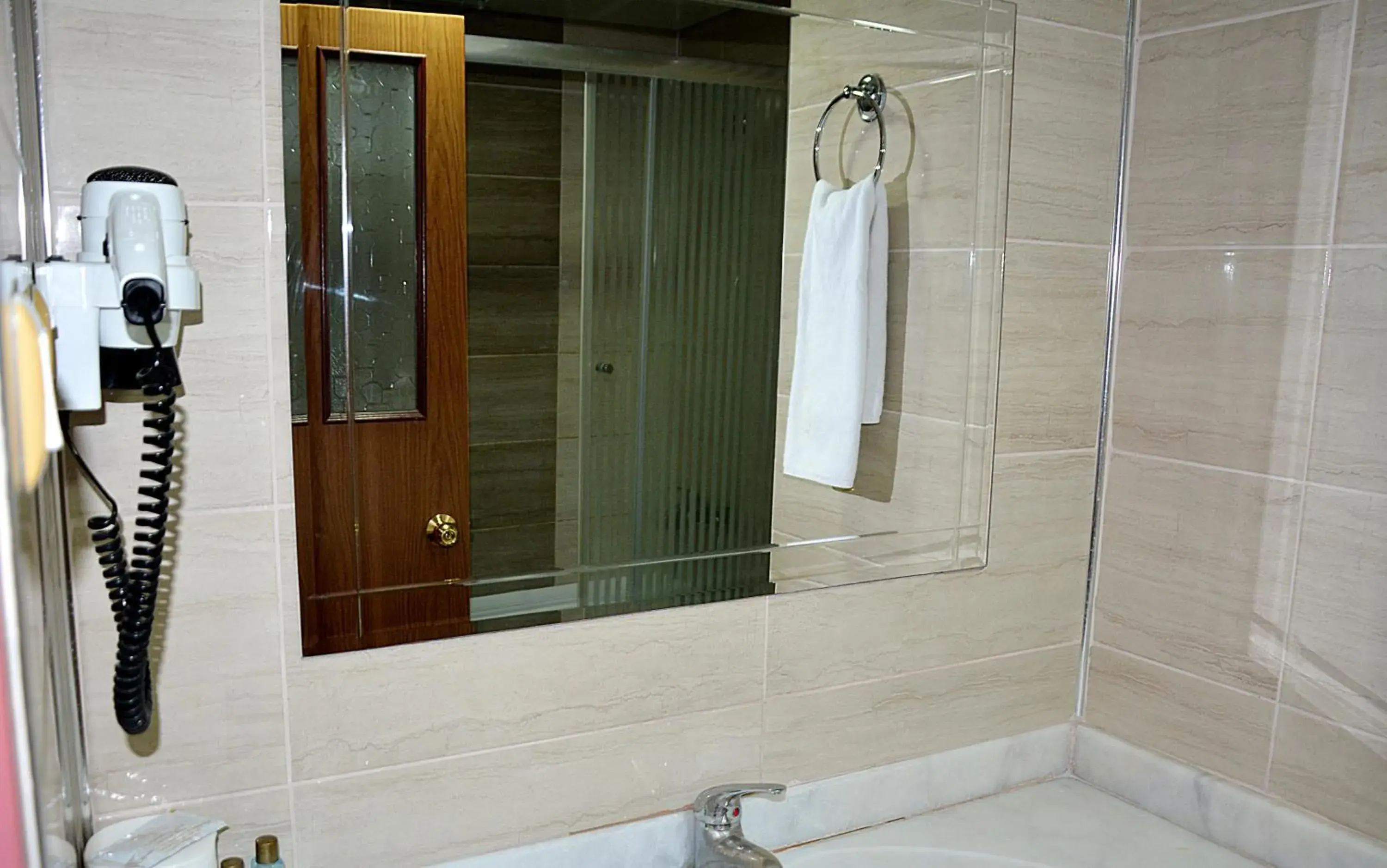 Standard Triple Room in GARDEN KALE THERMAL HOTEL Standard Triple Room in GARDEN KALE THERMAL HOTEL