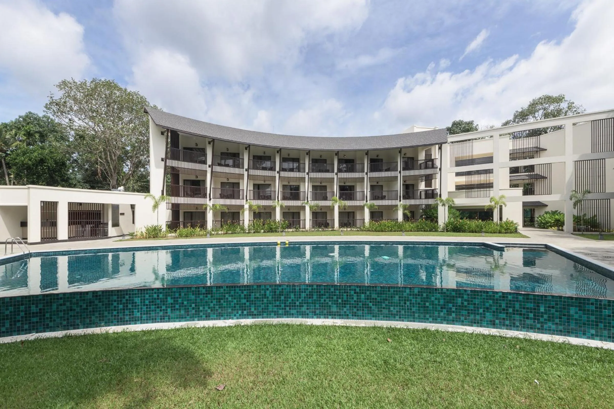 Swimming pool in Club Mahindra Ashtamudi
