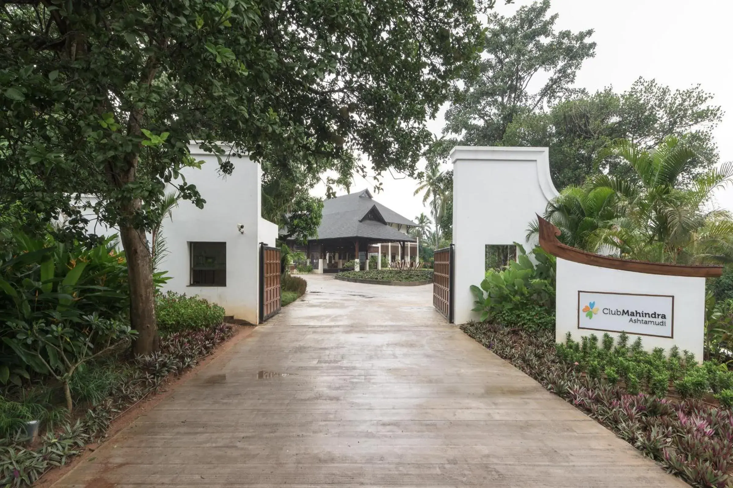 Facade/entrance in Club Mahindra Ashtamudi Facade/entrance in Club Mahindra Ashtamudi